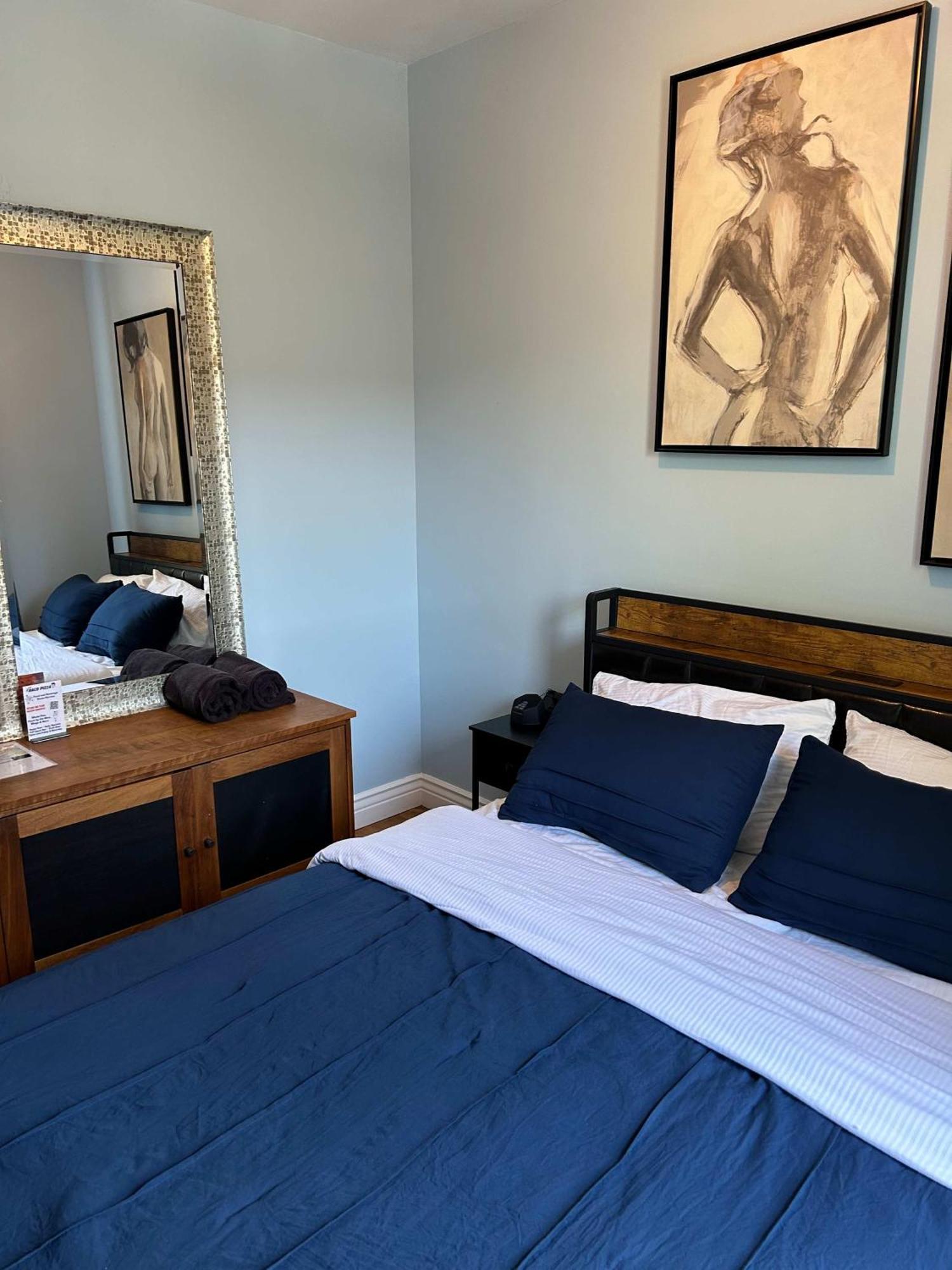 Standard Queen Room
