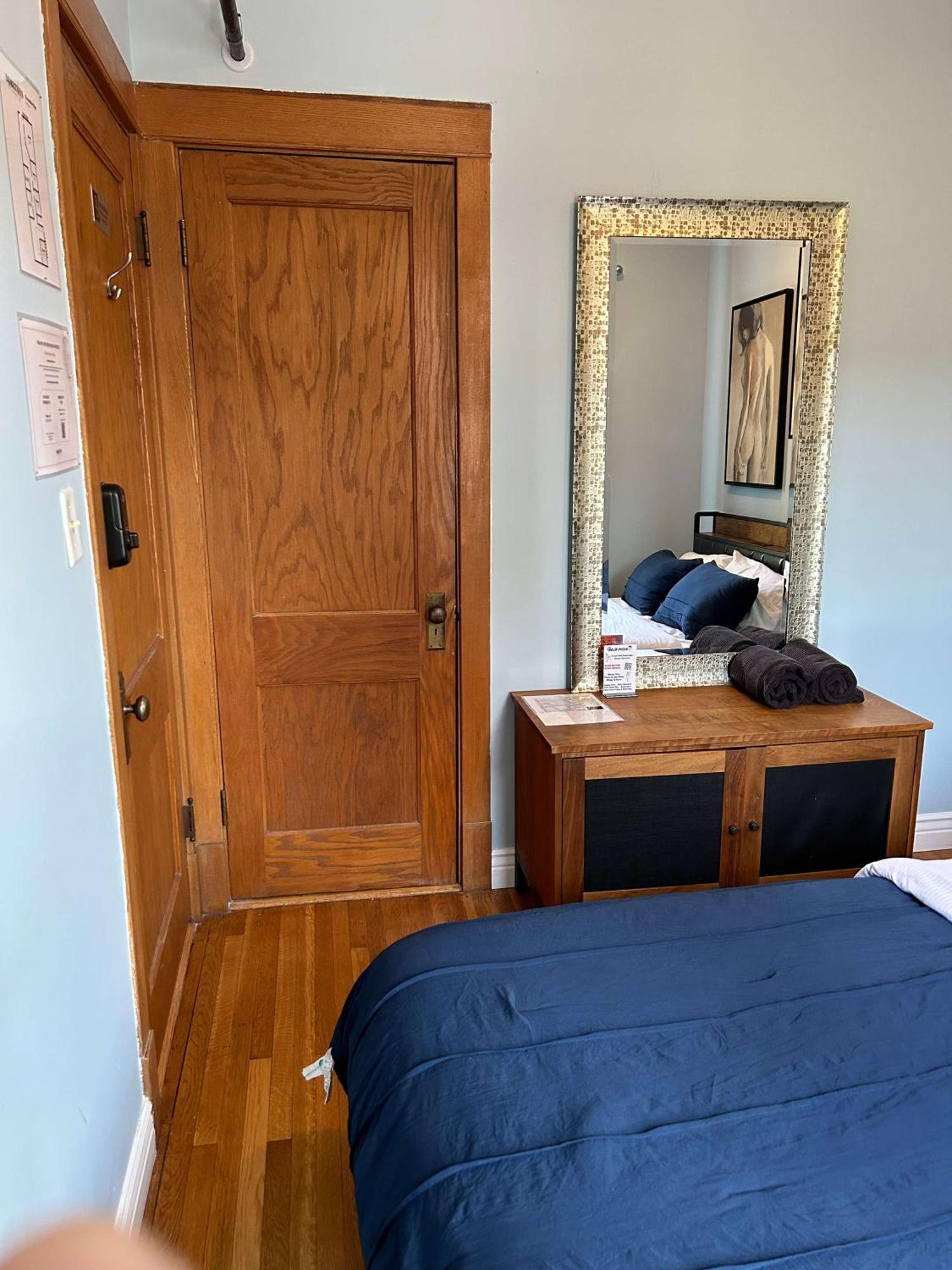 Standard Queen Room