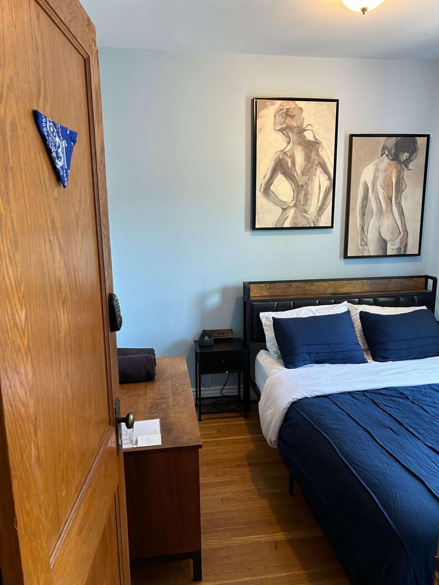 Standard Queen Room