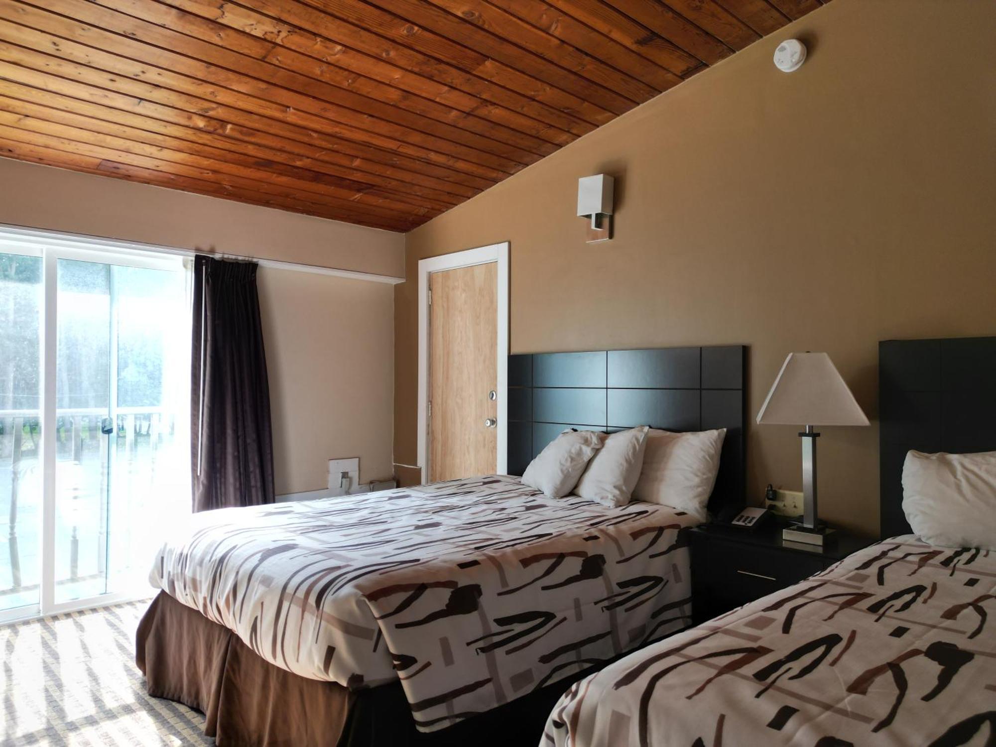 Queen Room Two Queen Beds
