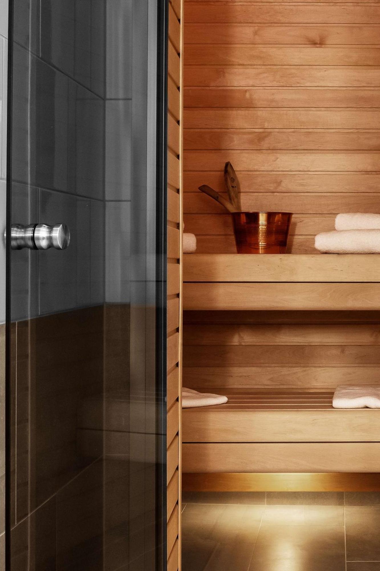 Deluxe King Room Sauna
