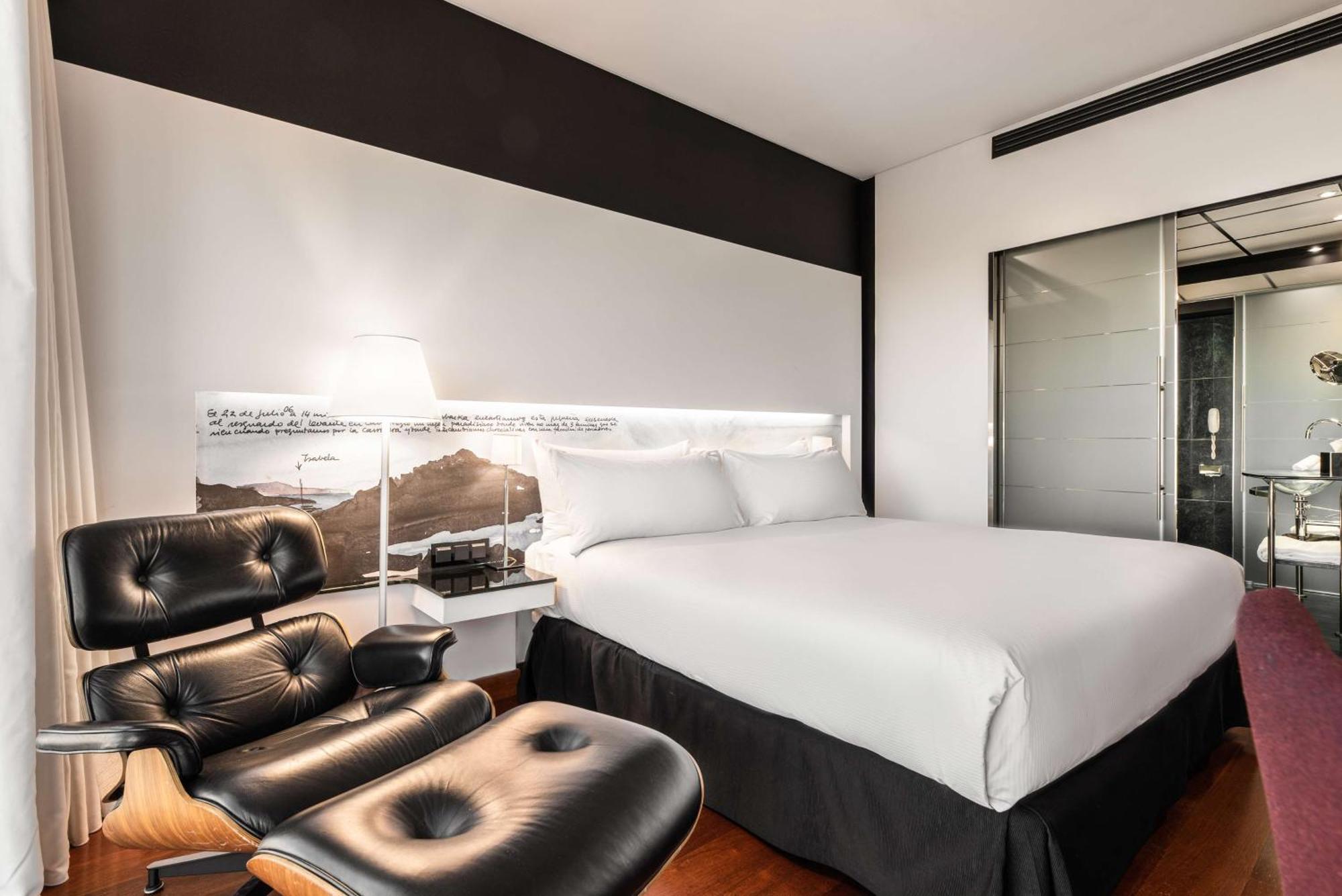 Quarto com Cama King-size e Vista da Cidade