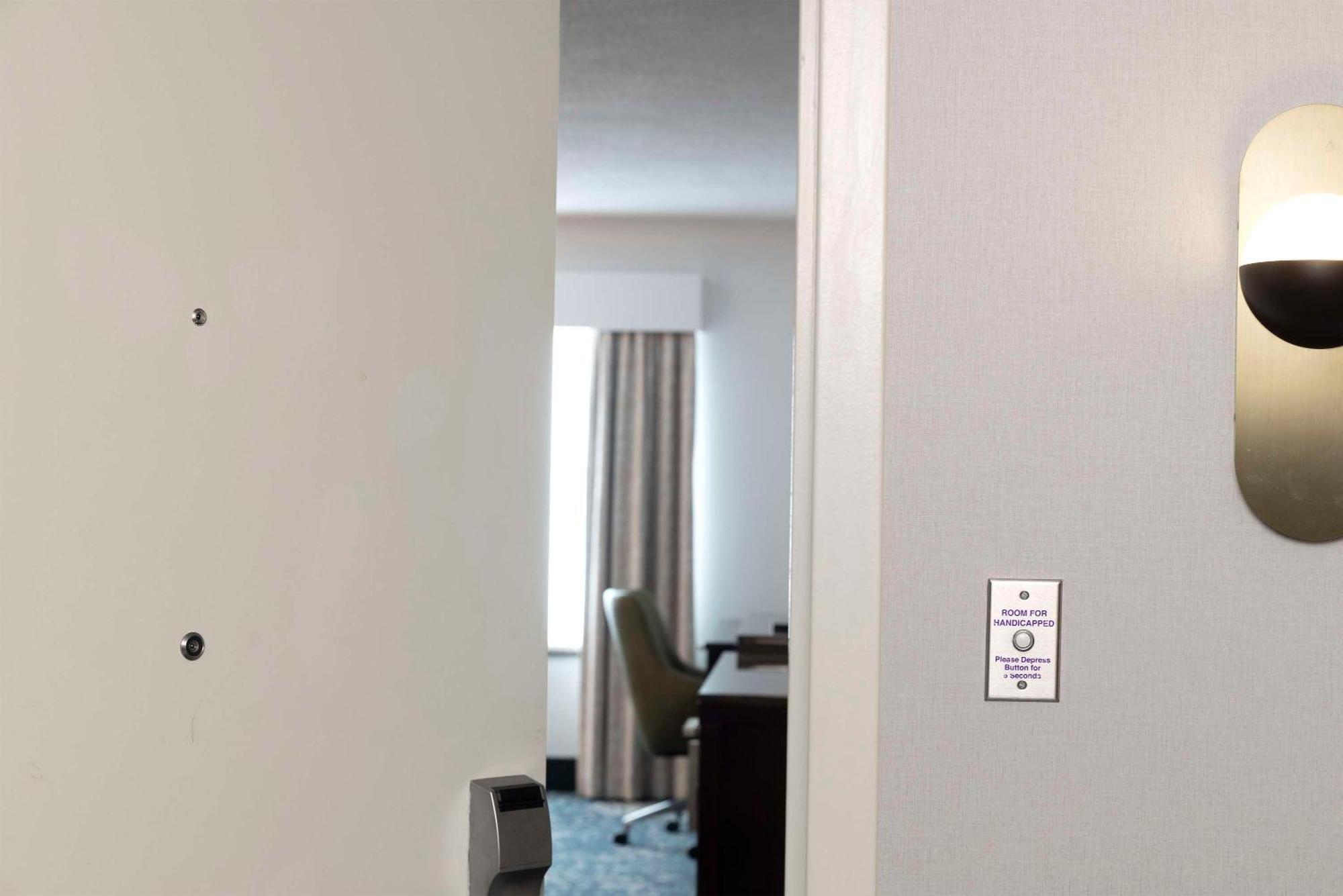Queen Room Two Queen Beds Mobility Hearing Access