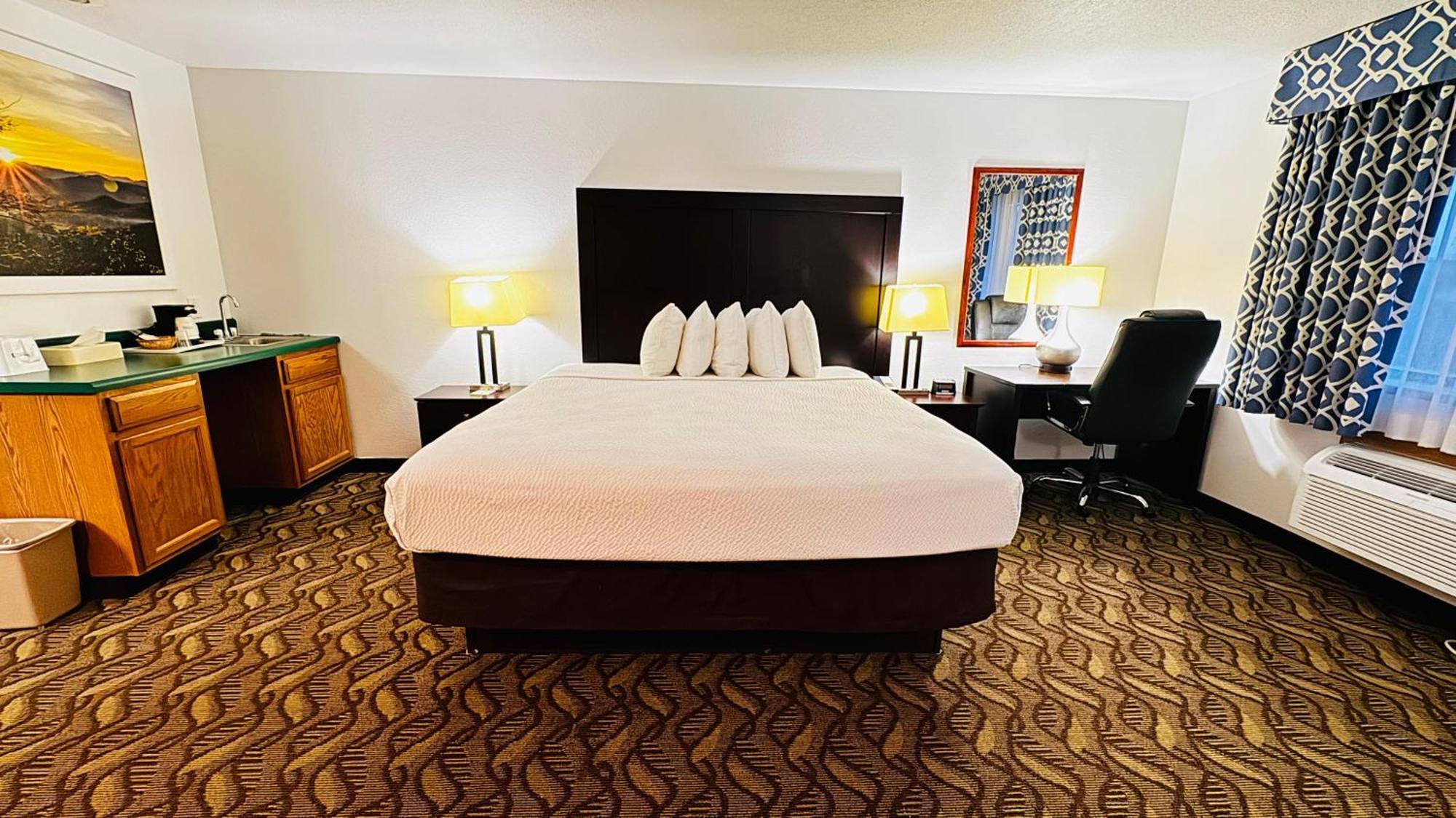 Deluxe King Room Spa Bath Non-Smoking