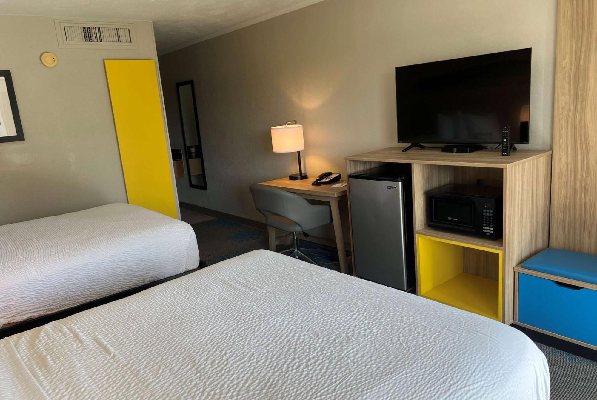Deluxe Double Room Two Double Beds Non-Smoking