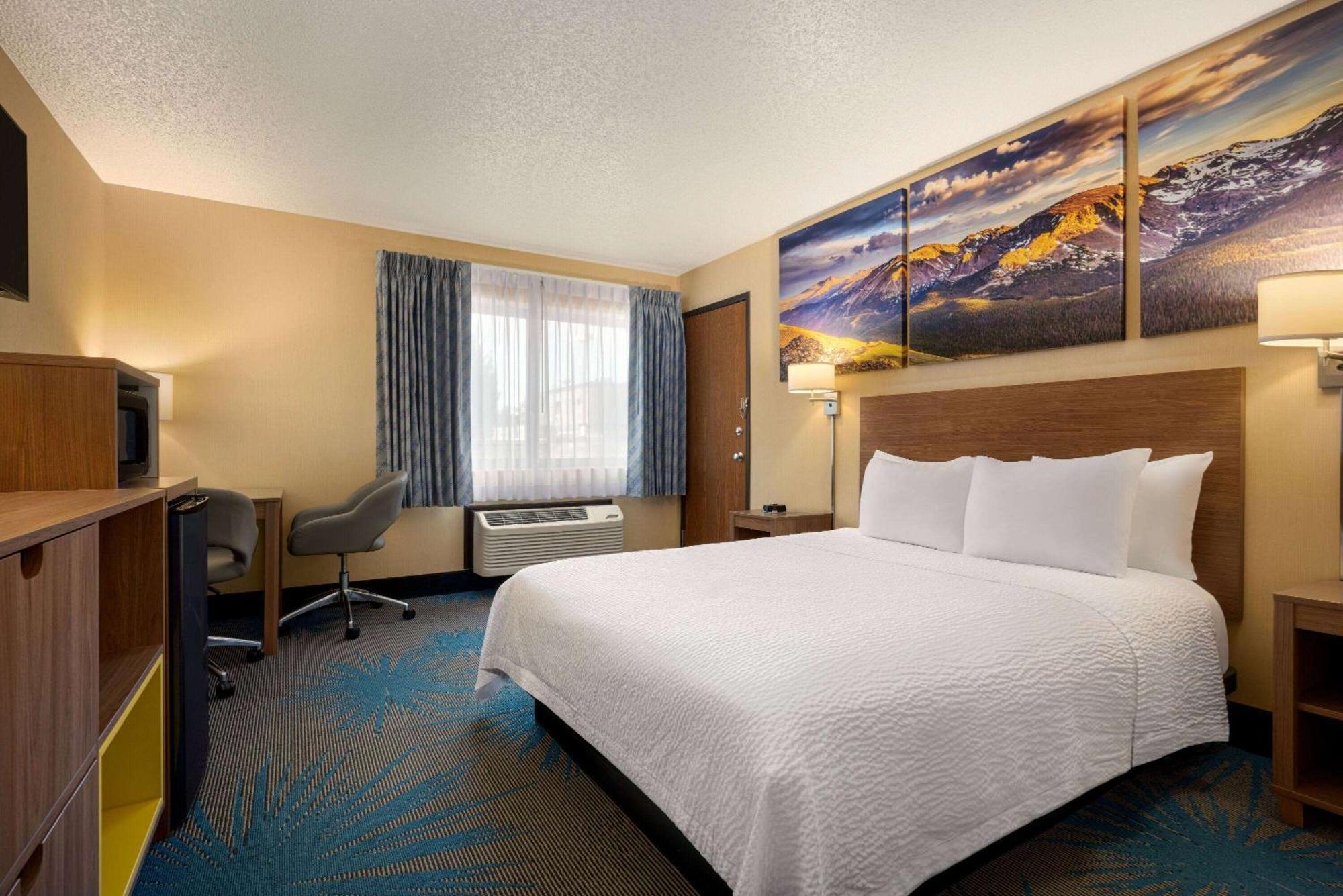 Queen Room, Disability Access, Non-Smoking