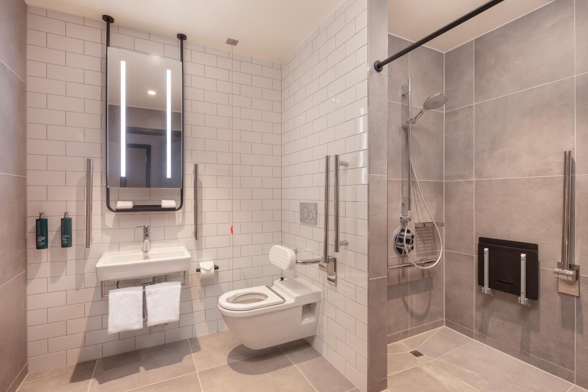 Queen Room Accessible