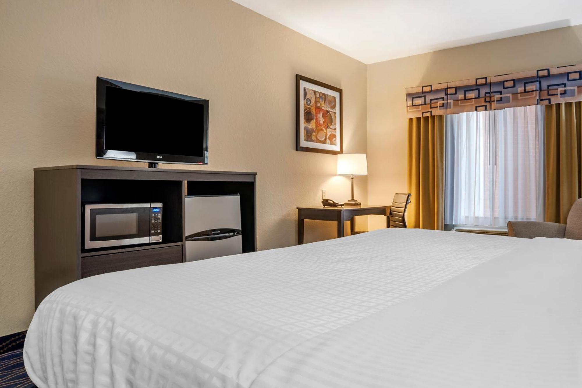 King Room Bath Tub Mobility Accessible
