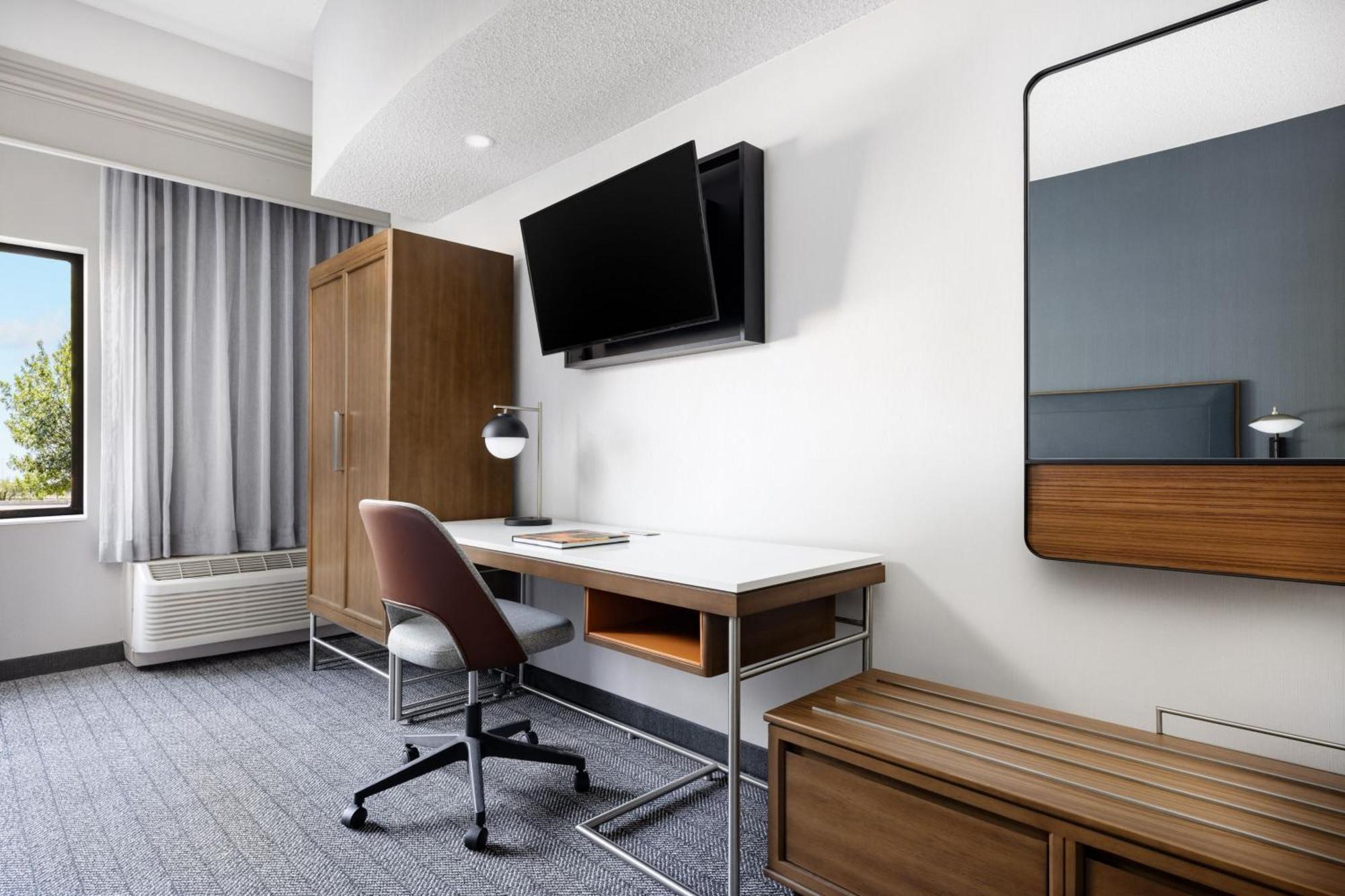 King Room with Sofa Bed - Hearing Accessible