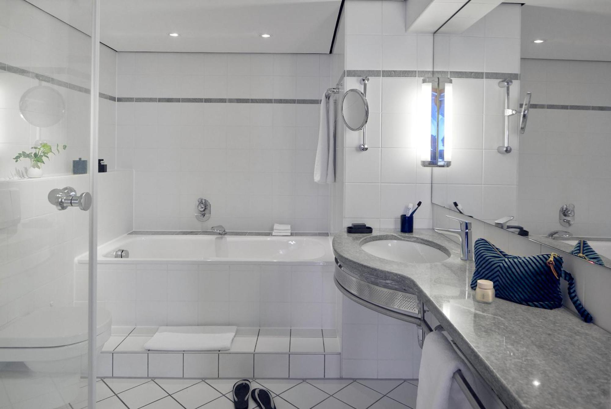 Junior King Suite Kitchenette
