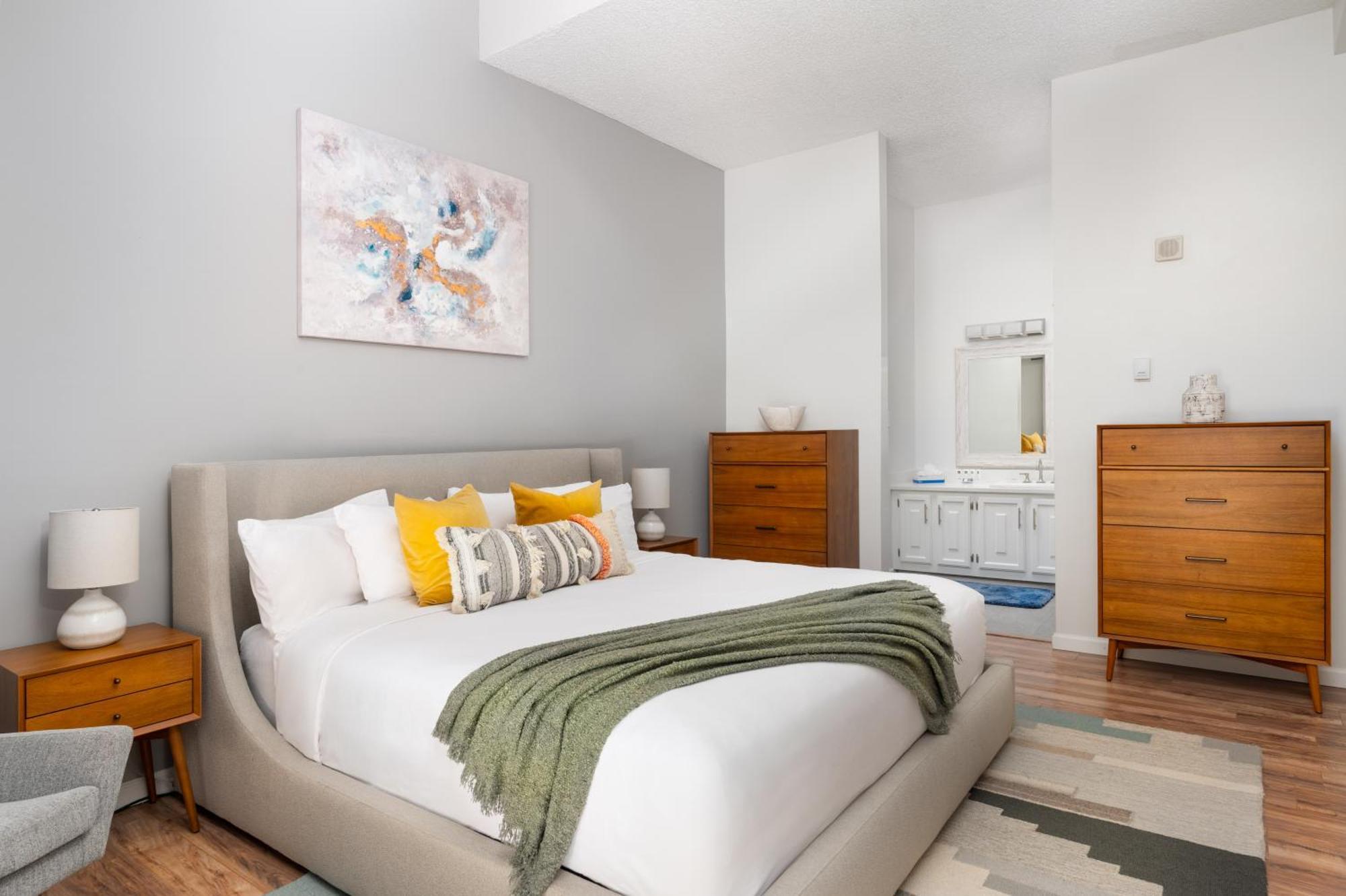 Two-Bedroom Apartment Valley View