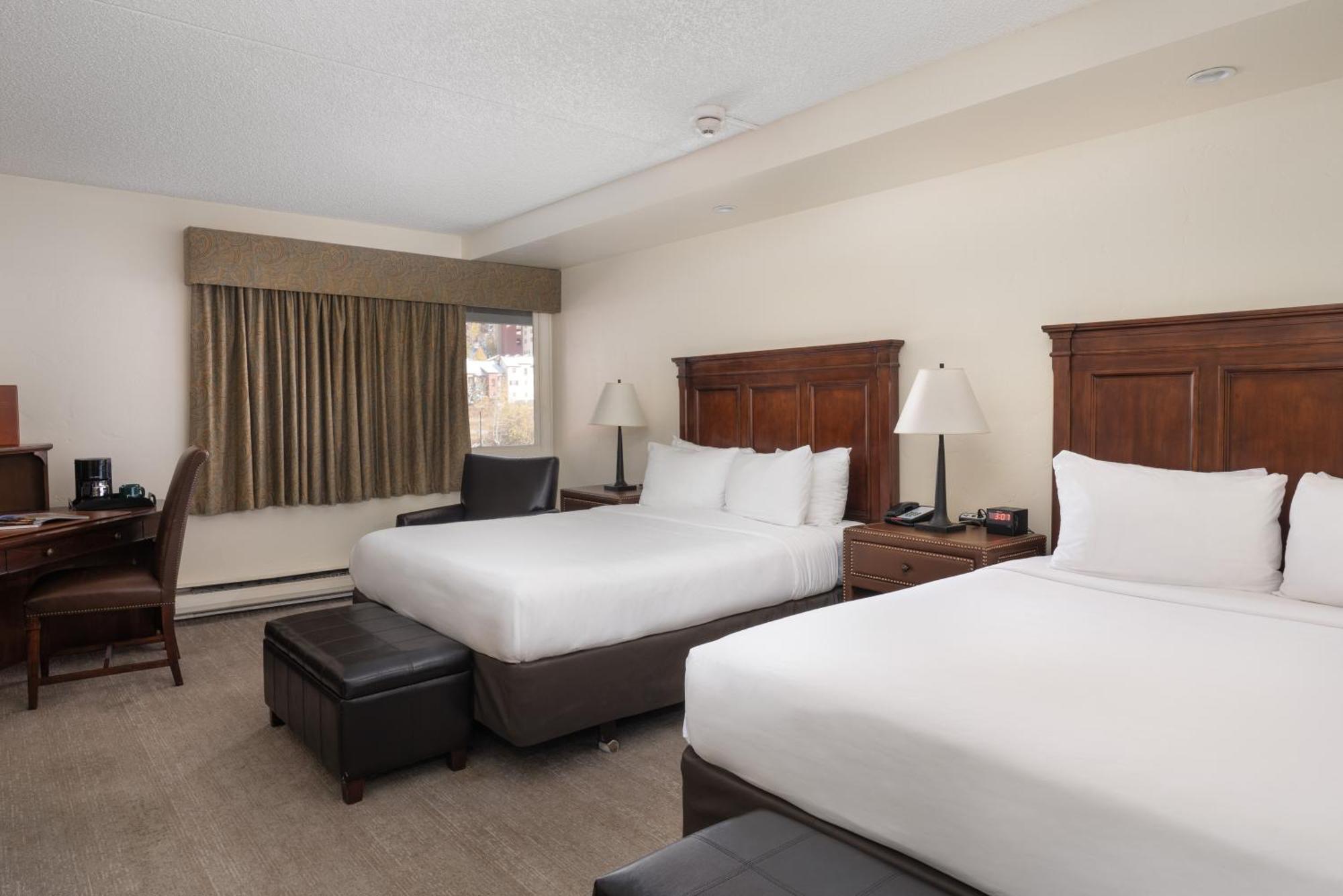 Queen Room Two Queen Beds Valley View