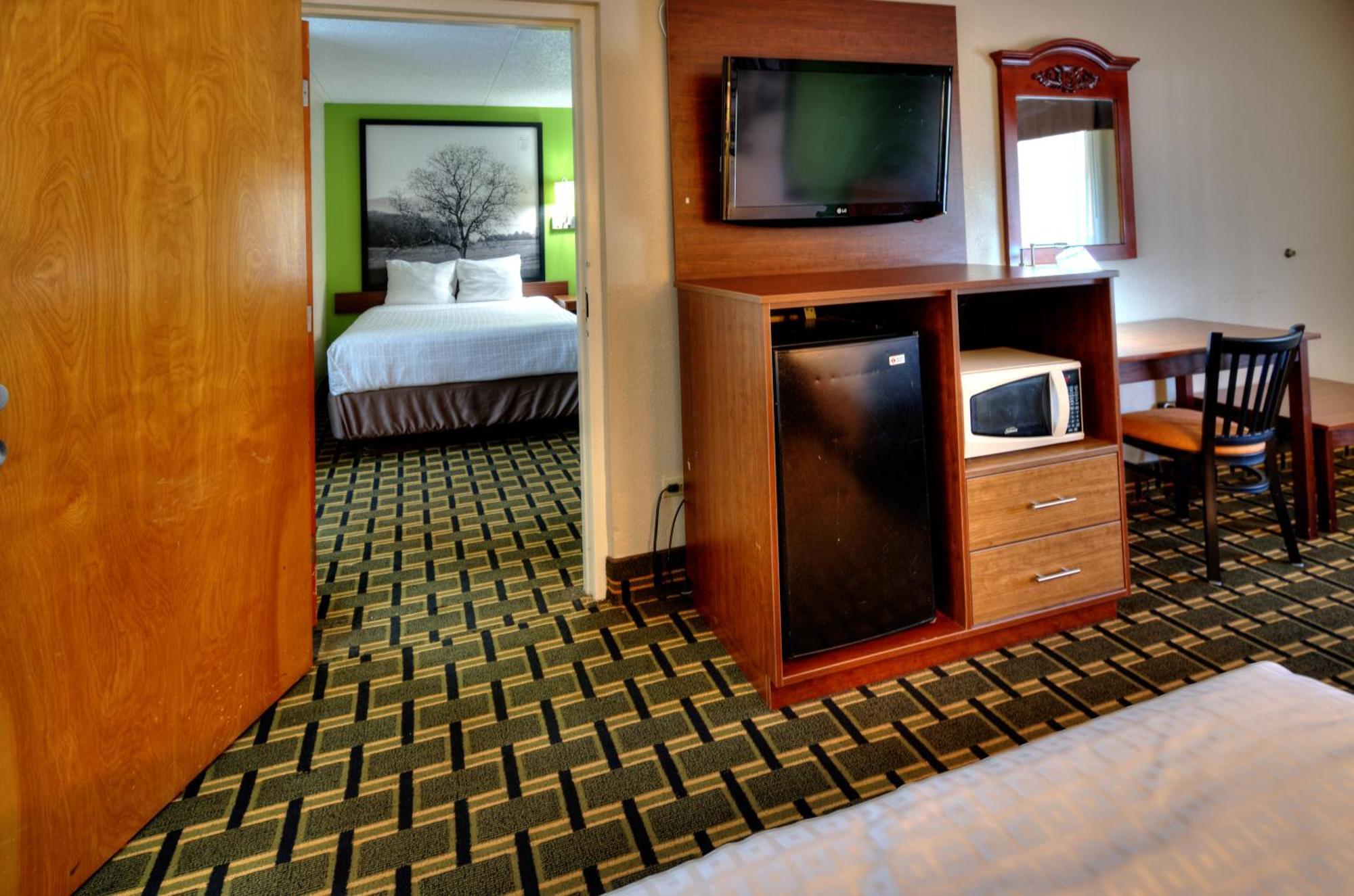 Queen Studio Suite with Two Queen Beds - Non-Smoking