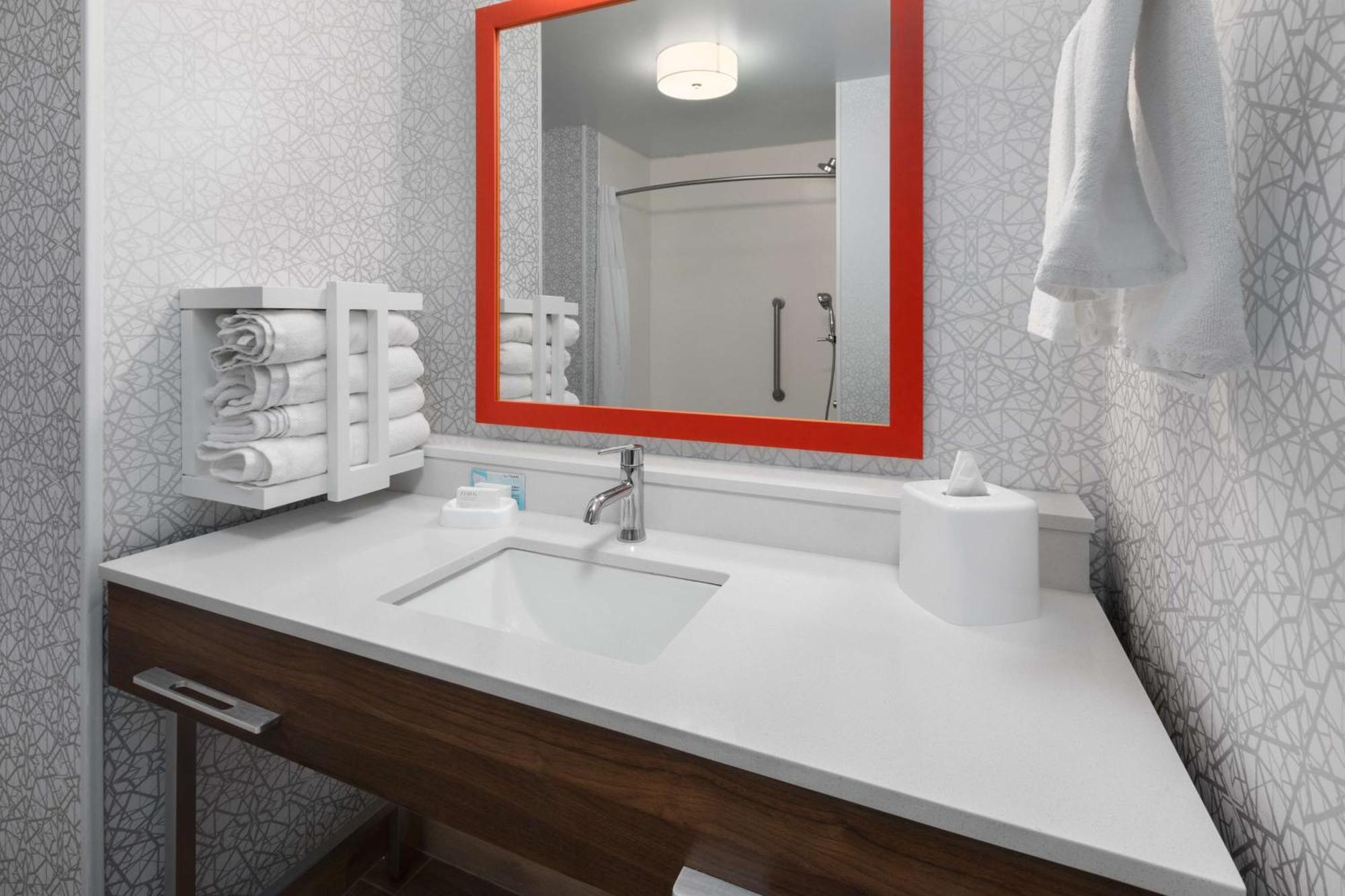 Queen Room Two Queen Beds Mobility Hearing Access or Non-Smoking