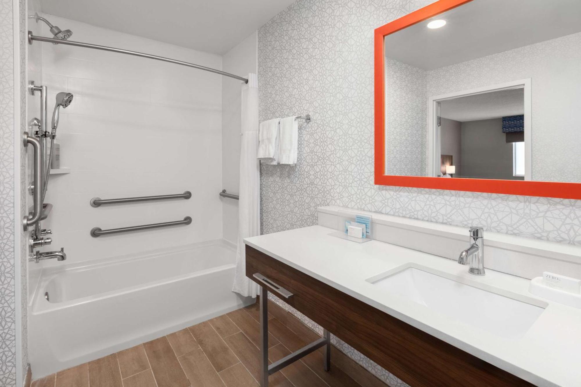 Queen Room Two Queen Beds Mobility Hearing Access or Non-Smoking