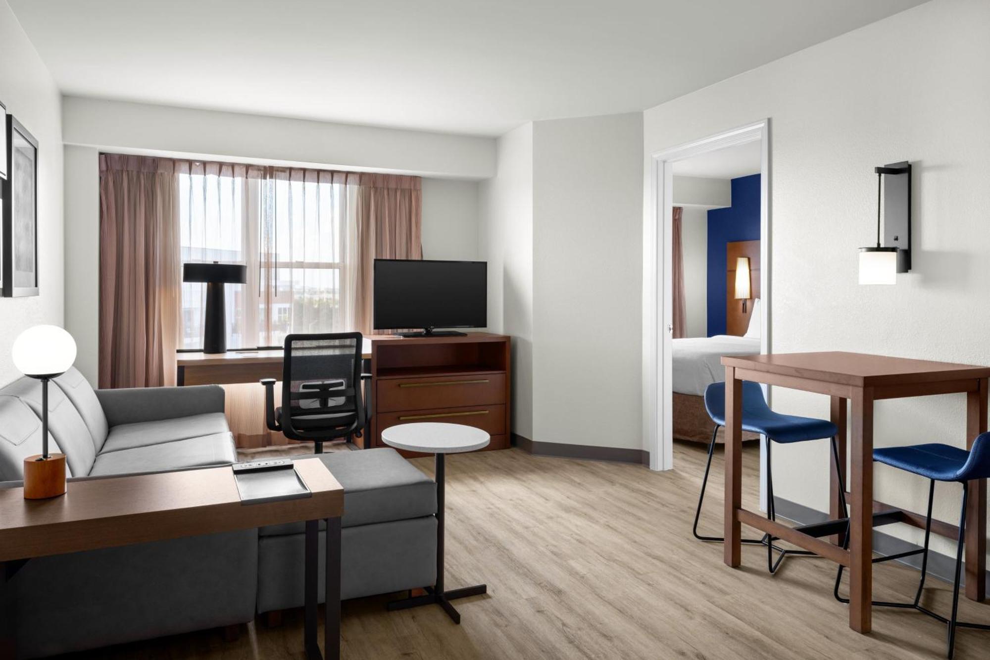 One-Bedroom Queen Suite Sofa Bed
