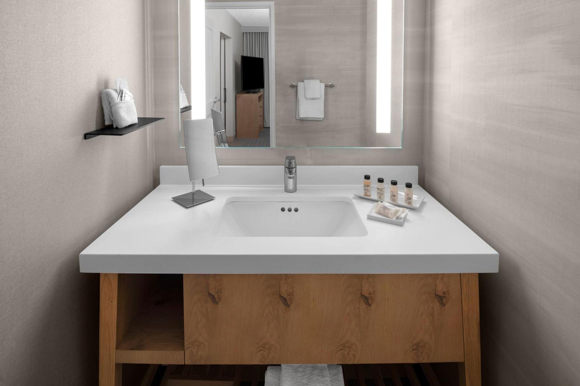 1st Floor, Guest room, 2 Queen, Courtyard view