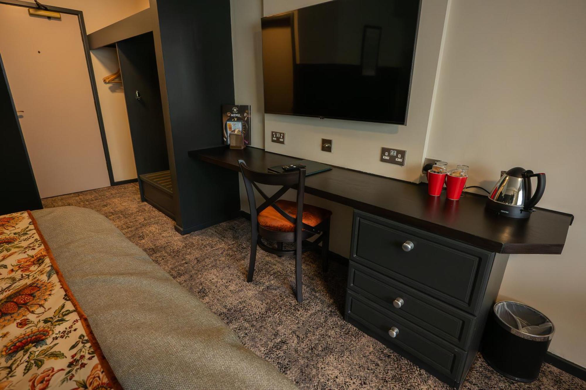Family Room Private Bathroom