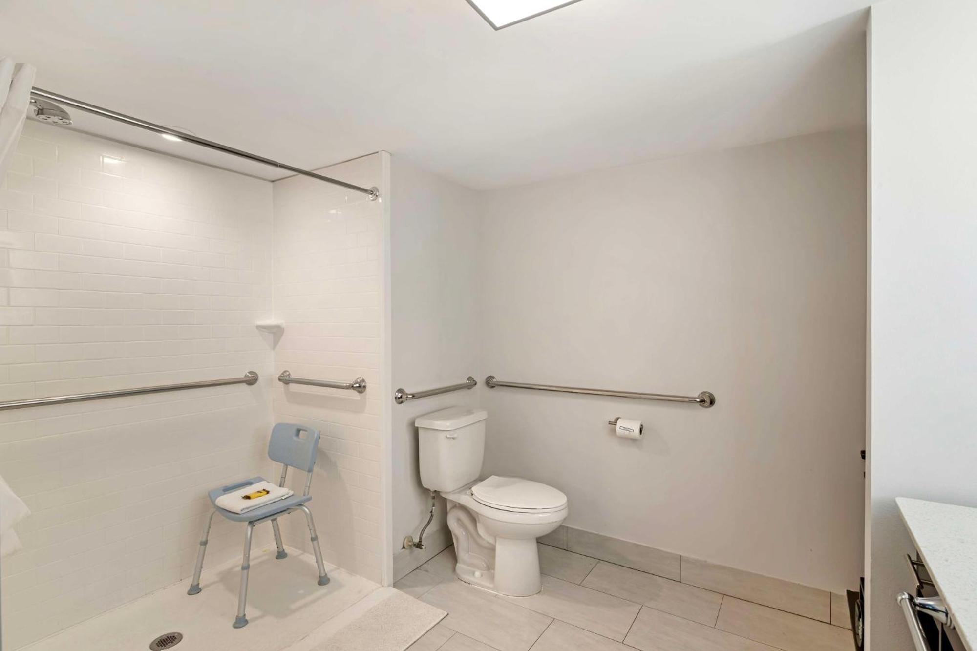 Queen Room Roll Shower Mobility Access