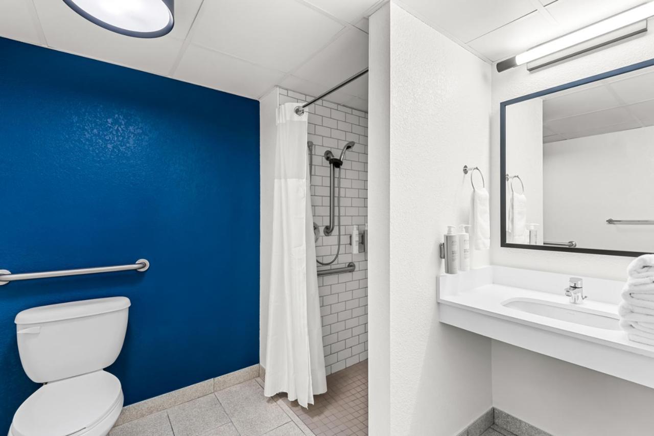 King Room Roll Shower Mobility Access