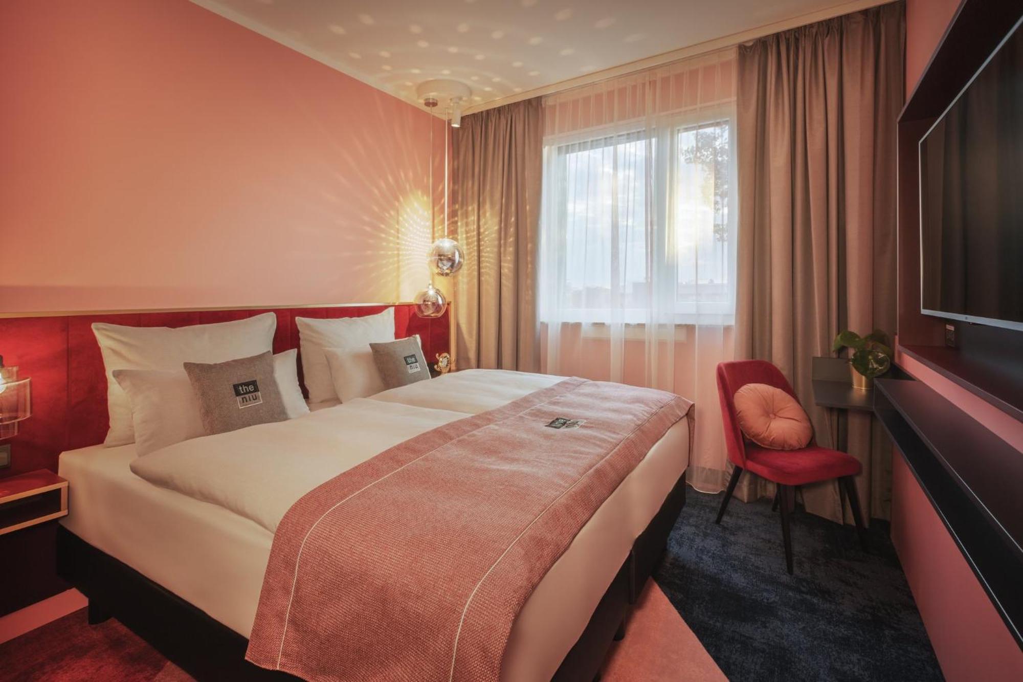 Standard Queen Room