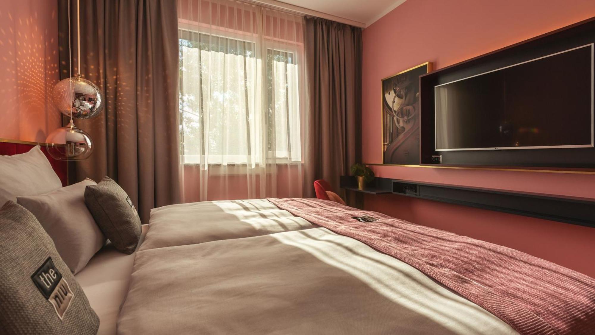 Standard Queen Room