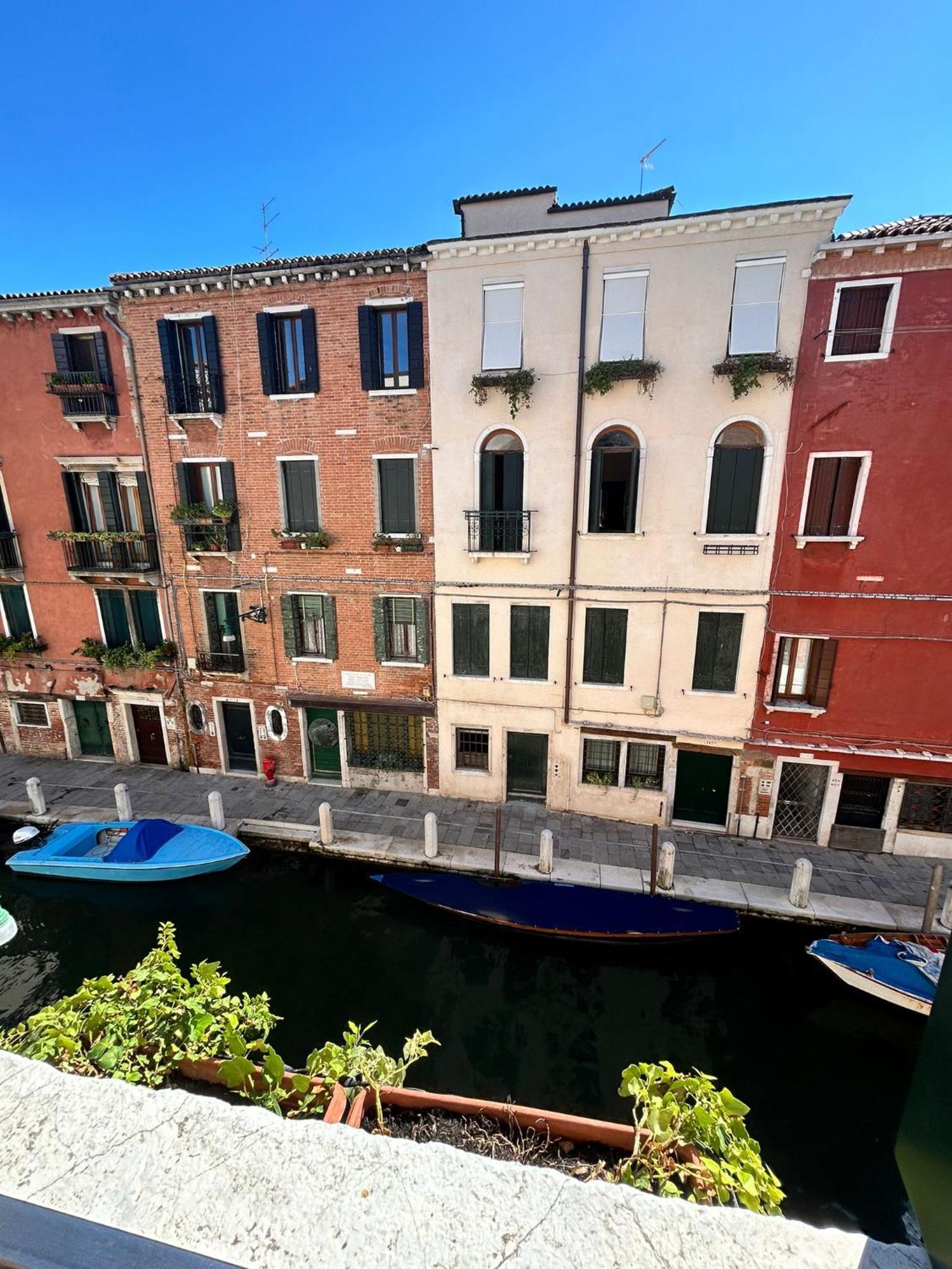 Double or Twin Room Canal View