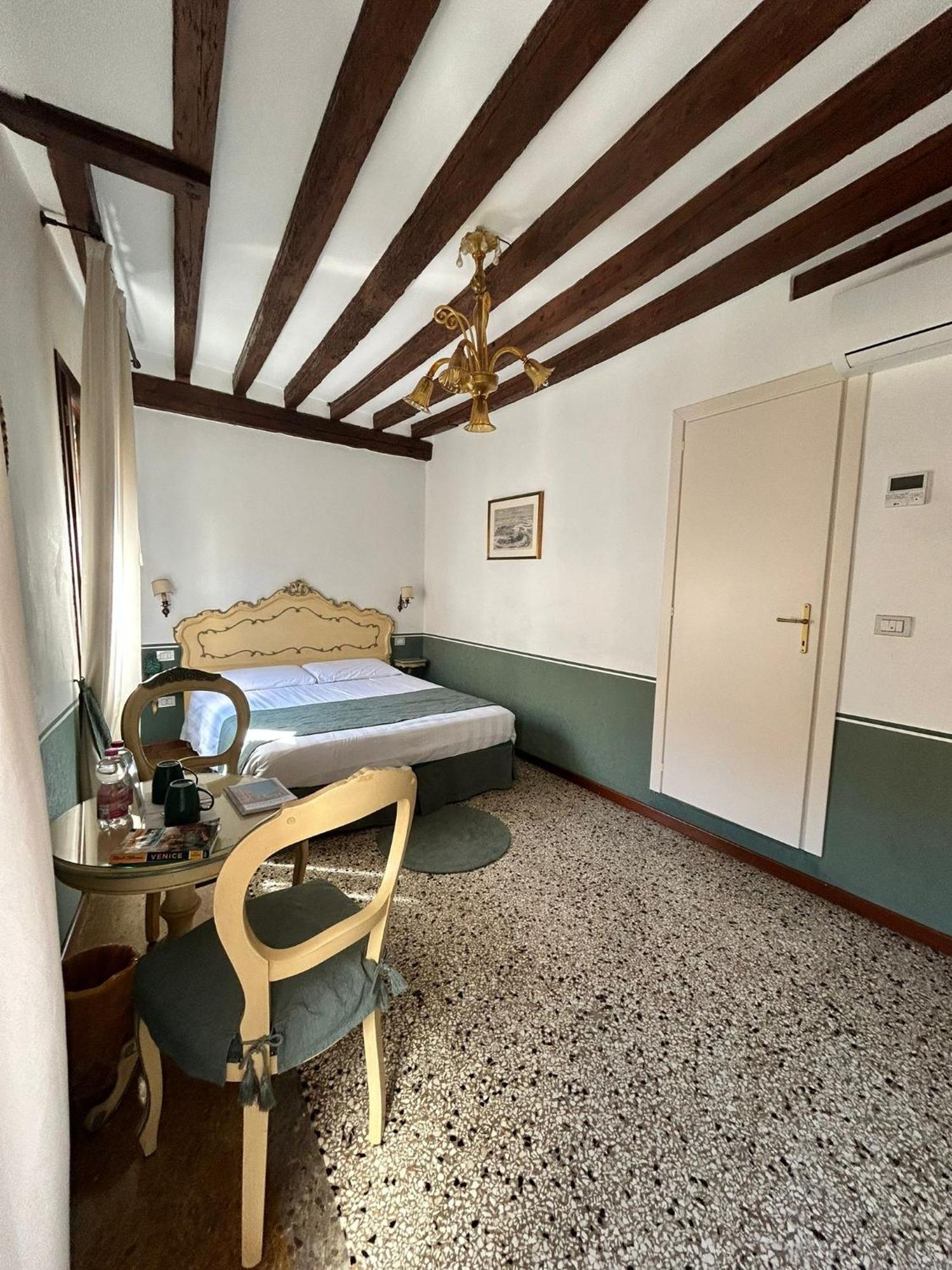 Double or Twin Room Canal View