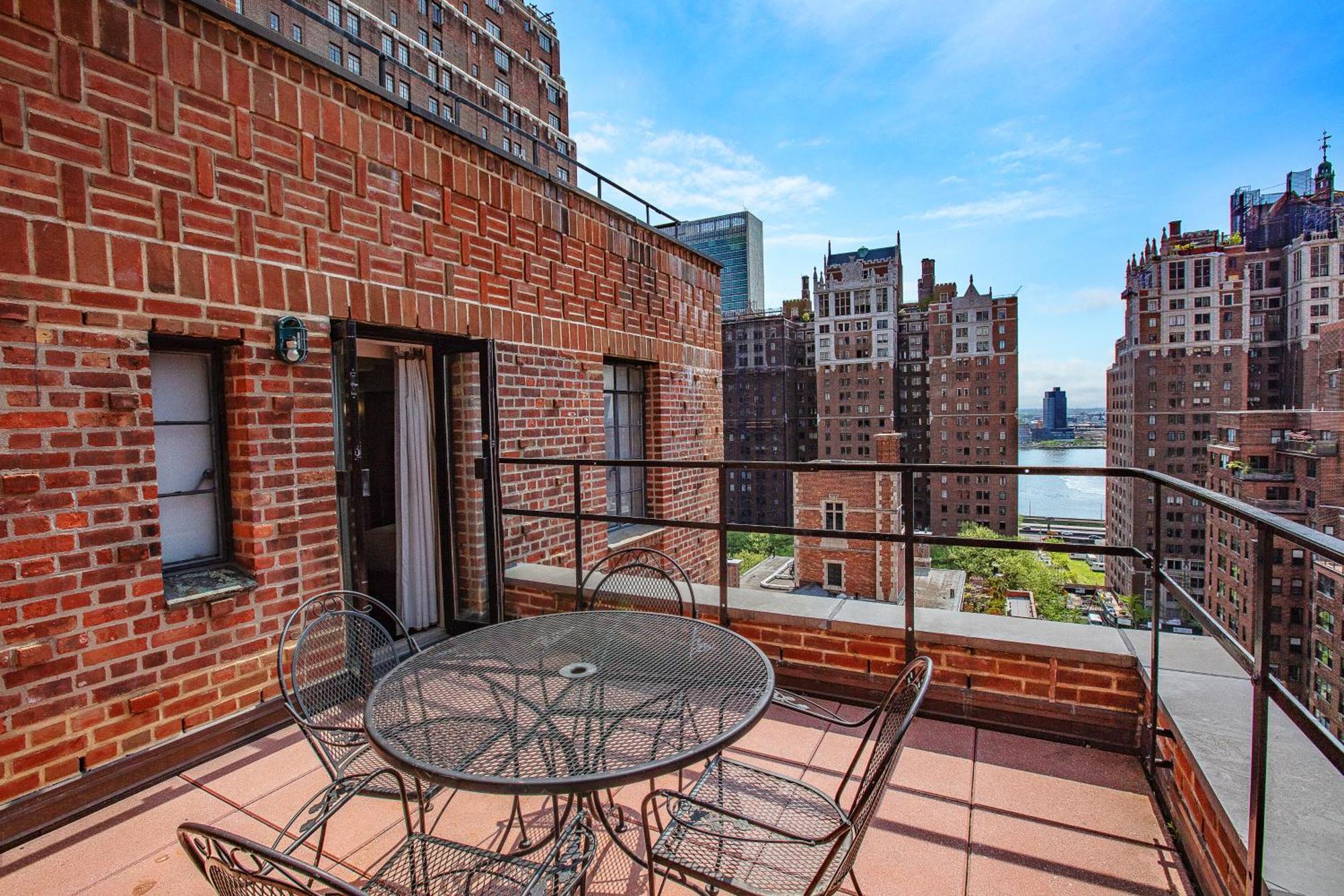 Luxe King Balcony