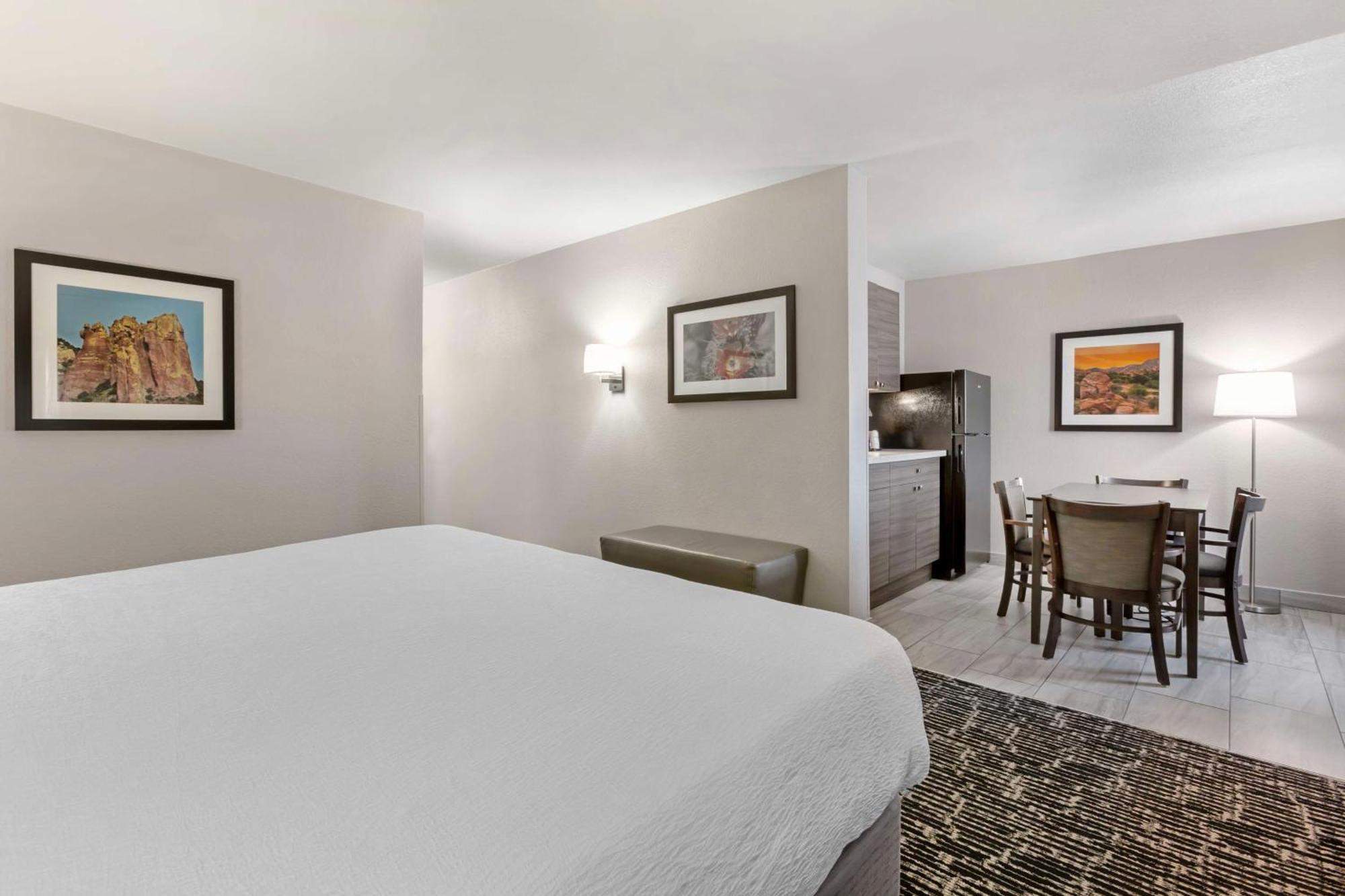 Corner King Room