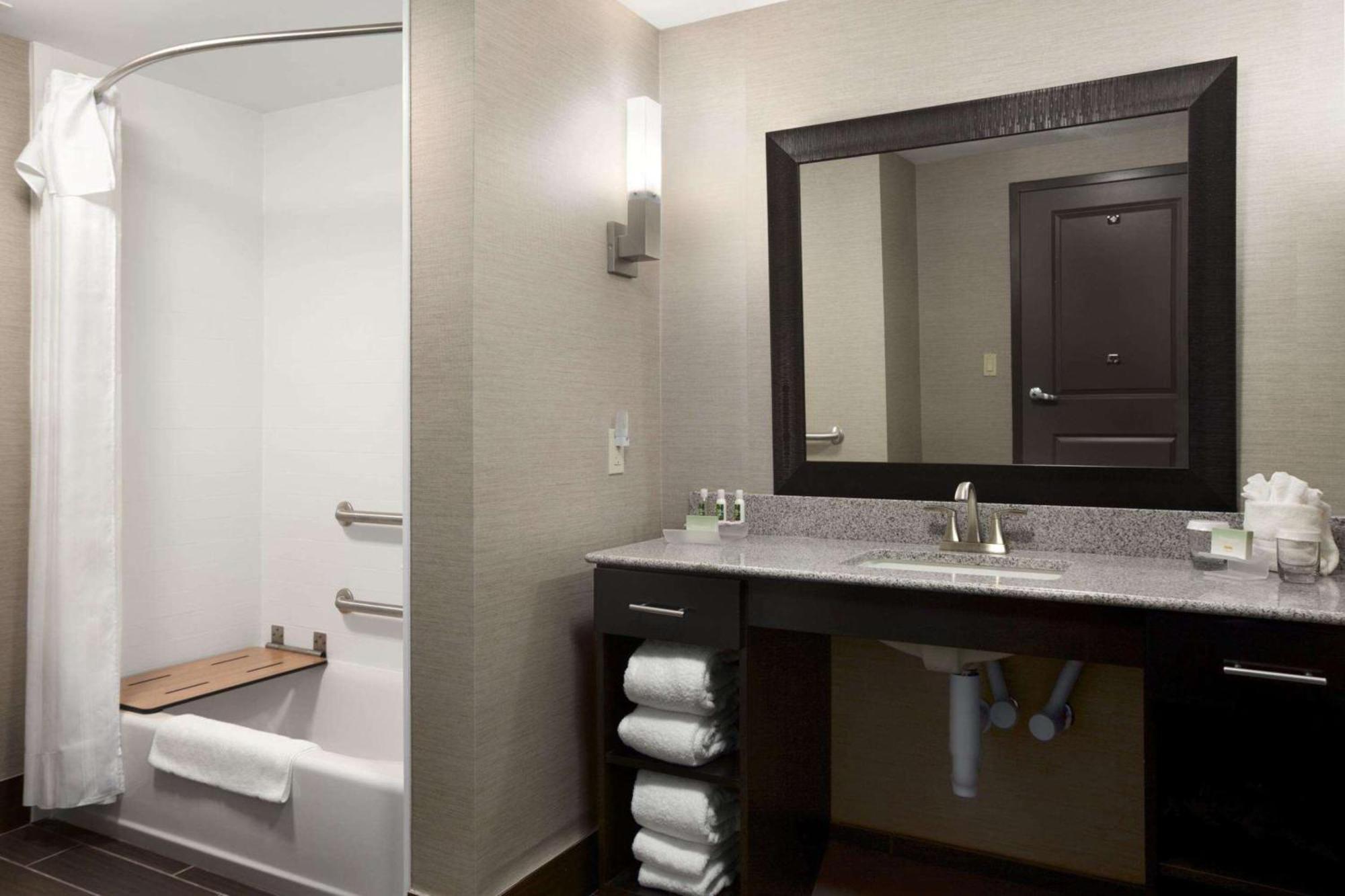 King Suite Accessible Tub Mobility Hearing Access or Non-Smoking