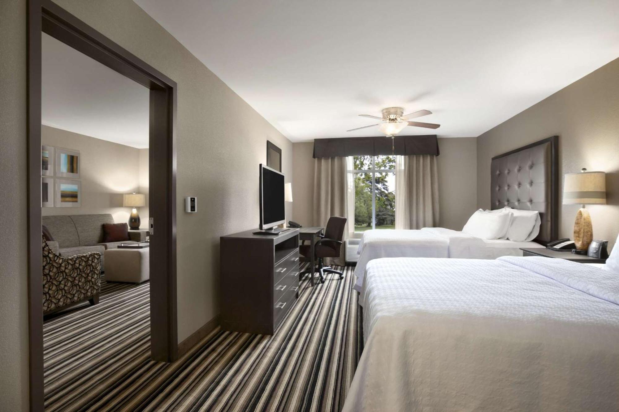 One-Bedroom Queen Suite Two Queen Beds Non-Smoking