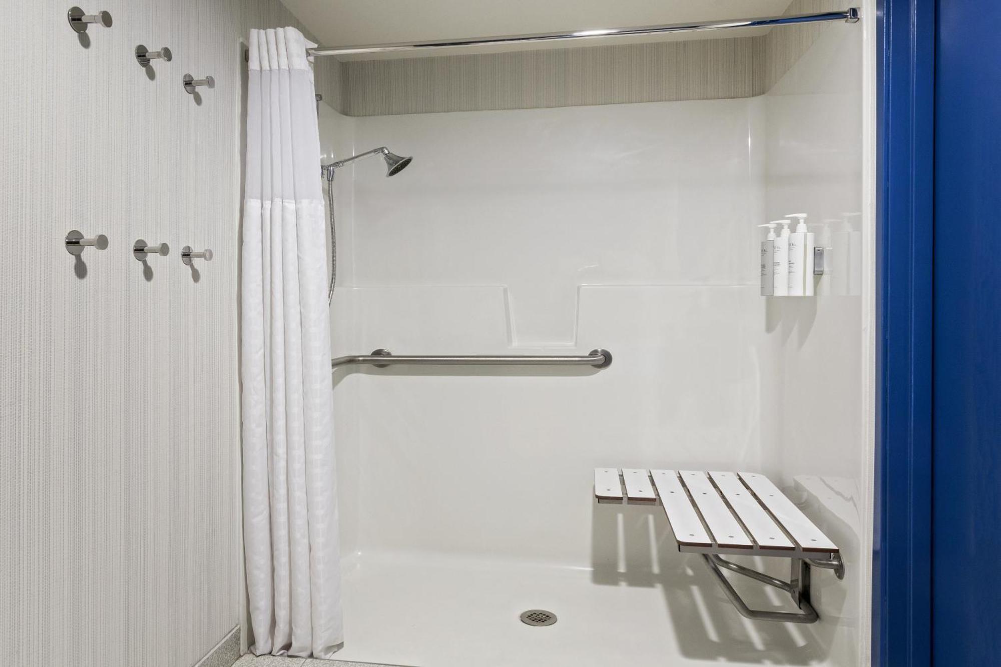 King Room Sofa Bed Roll Shower Mobility Access