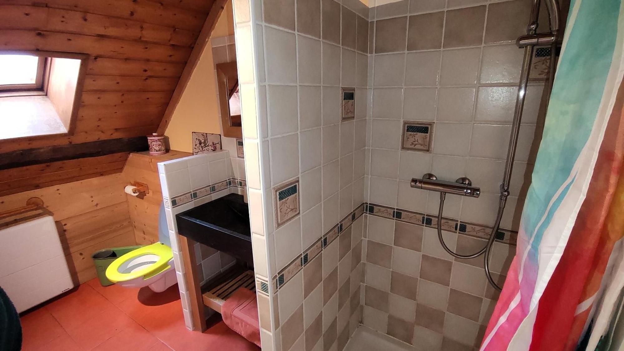 Chambre Double ou Lits Jumeaux avec Salle de Bains Privative