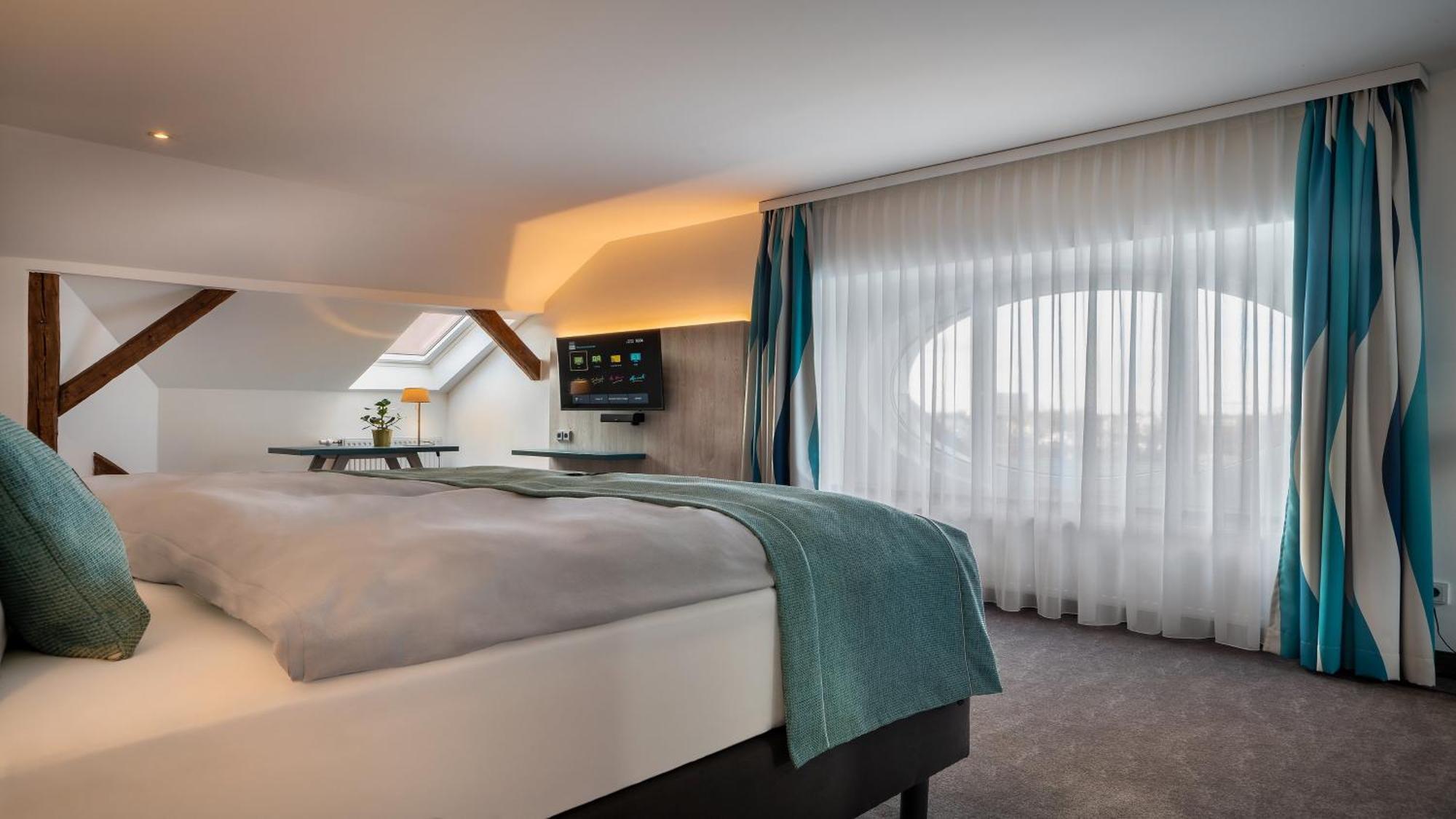 Premium-Zimmer mit einem Queensize-Bett und einem Einzelbett