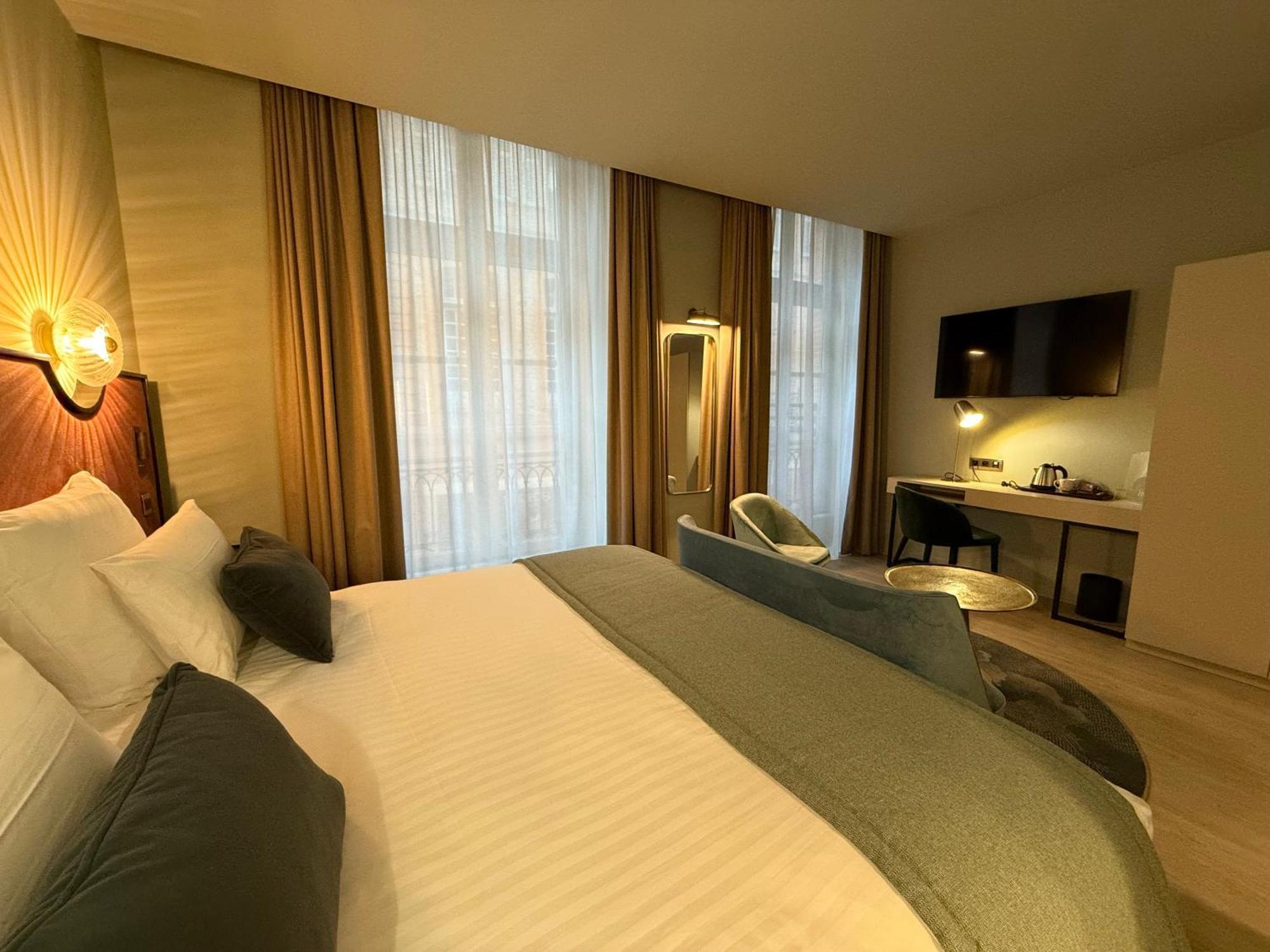 Superior King Room,1627206051:JPEG