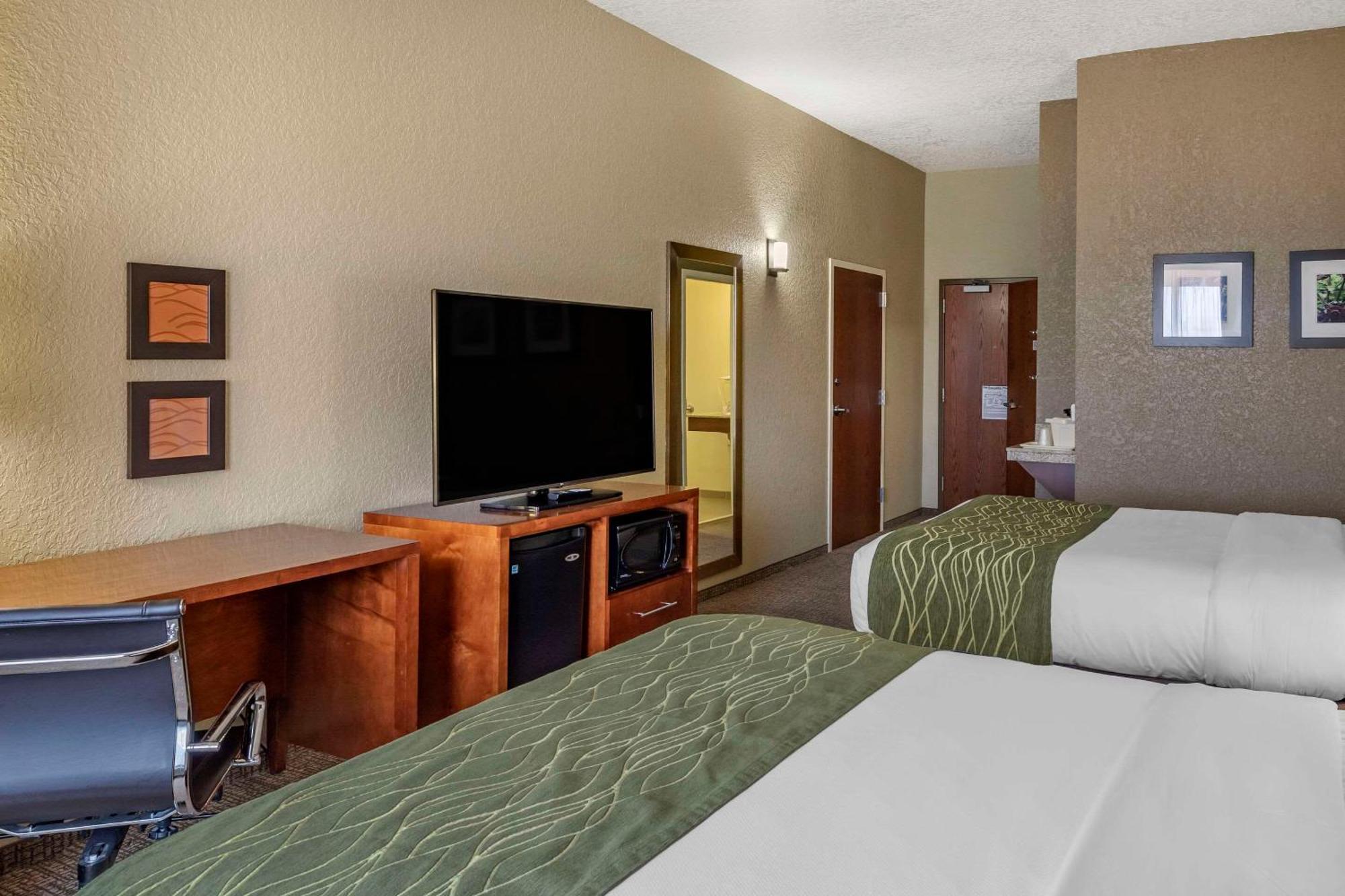 Queen Room Two Queen Beds Accessible or Non-Smoking