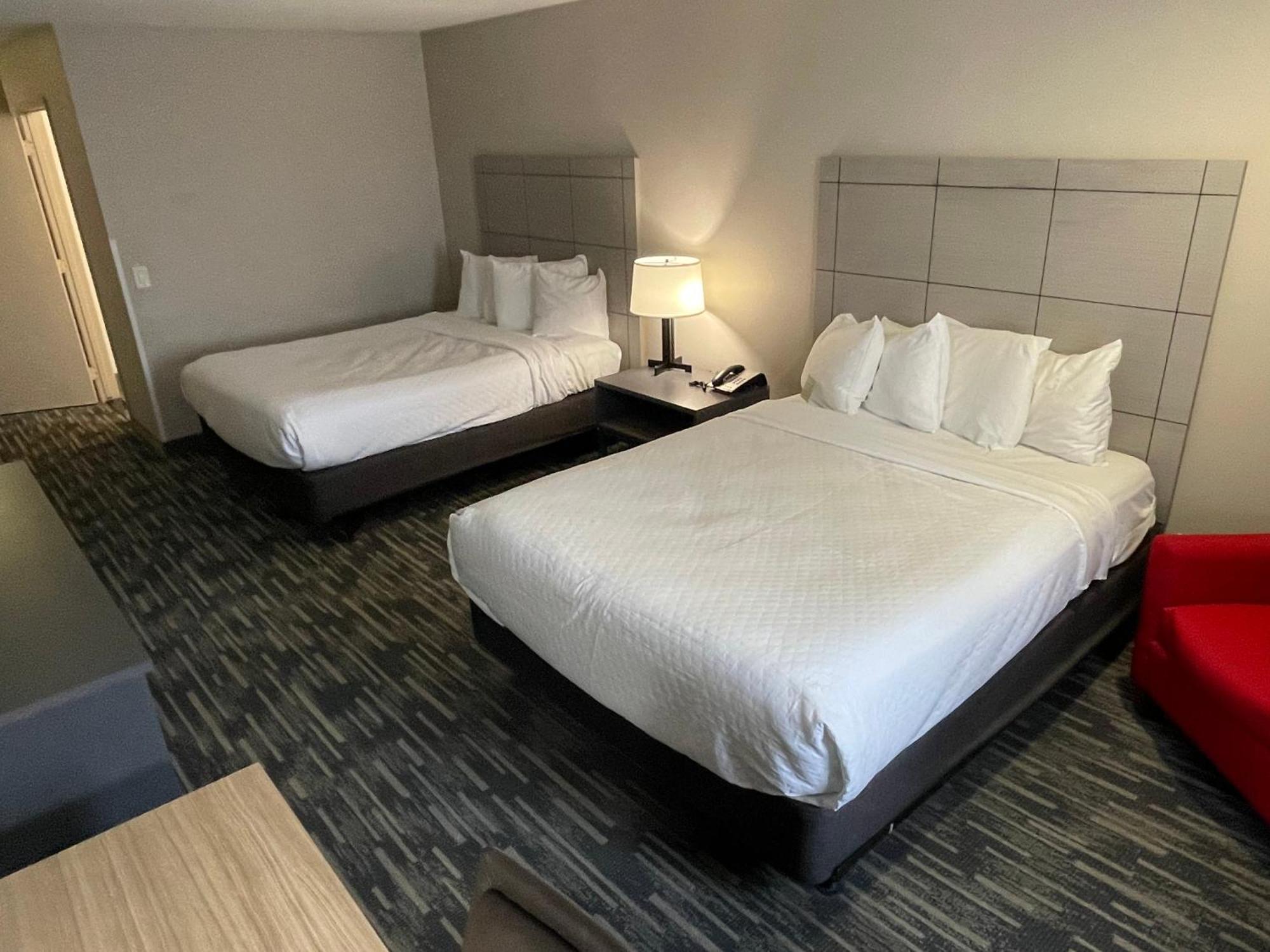 Studio Queen Room Two Queen Beds roll shower non-smoking