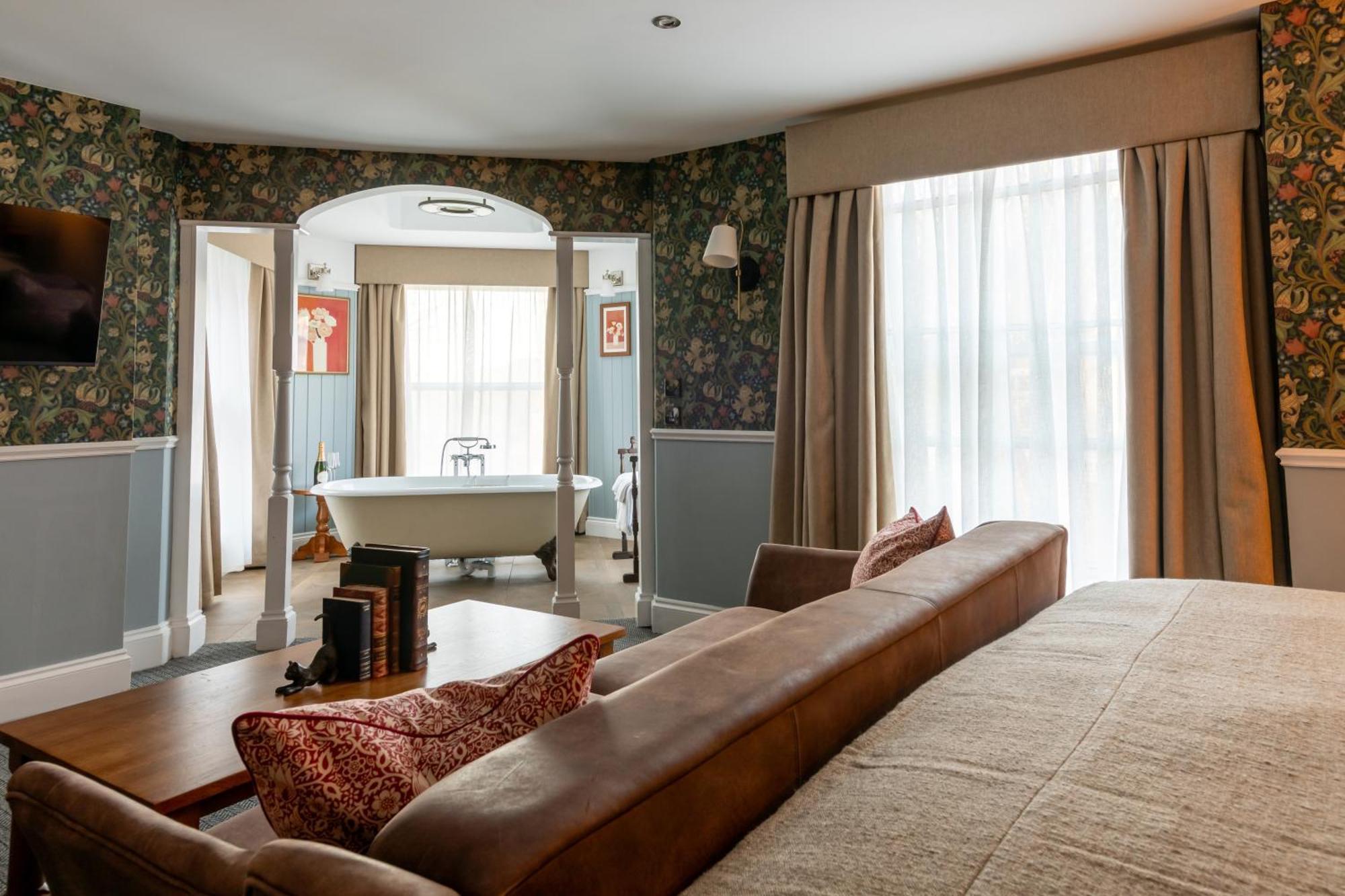 Luxury Suite