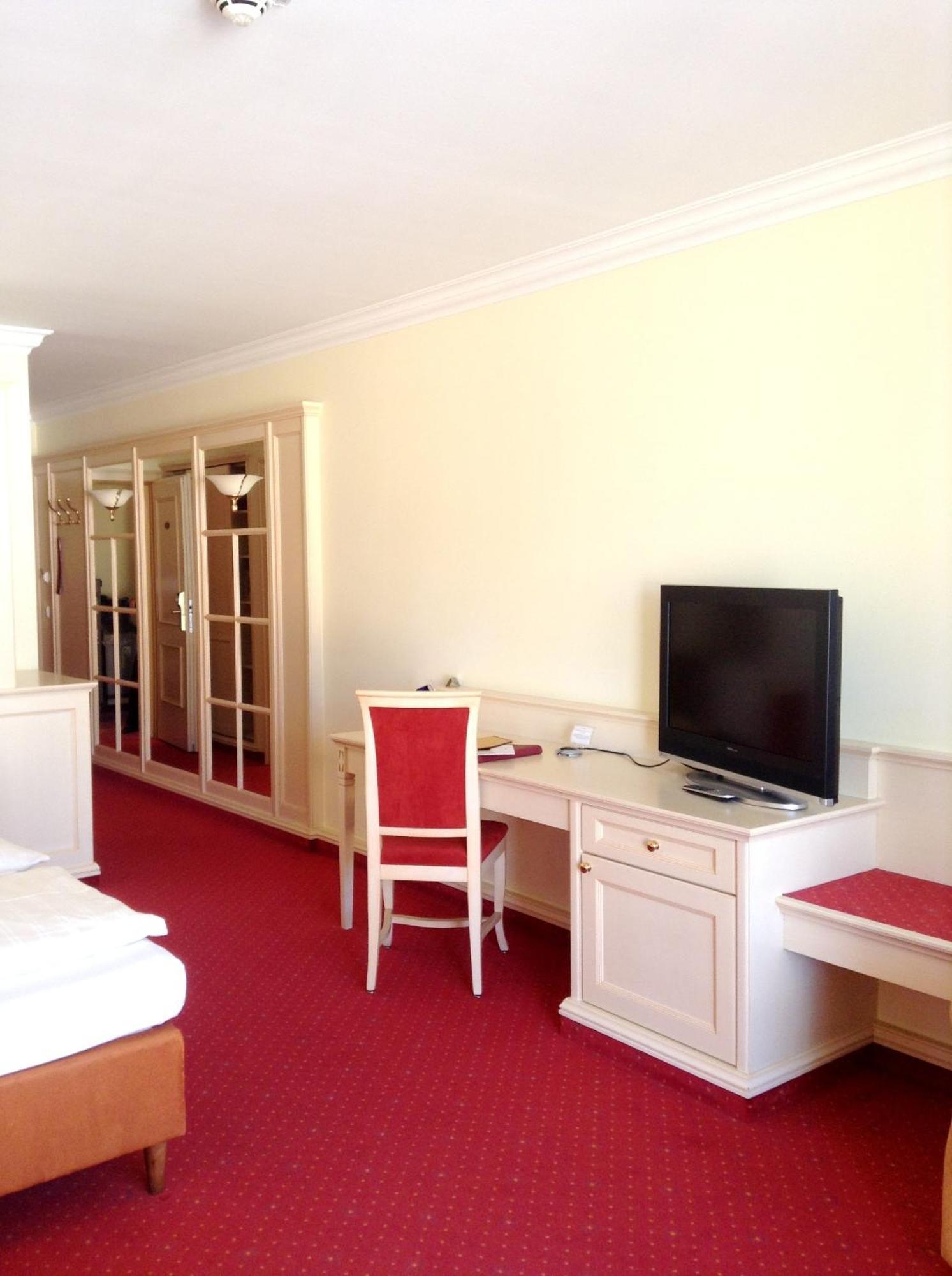 Deluxe Family Room