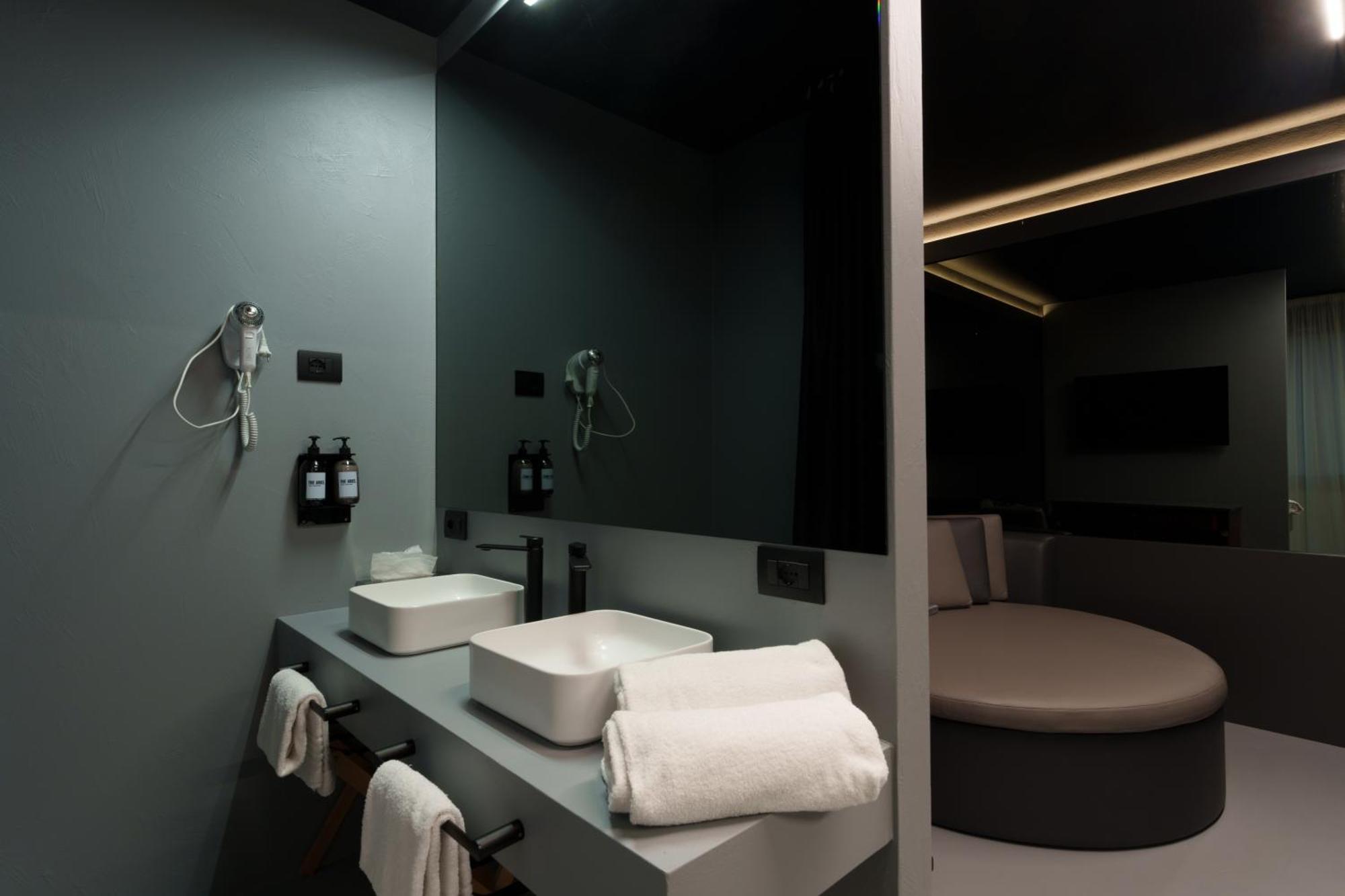 Executive King Room Spa Bath
