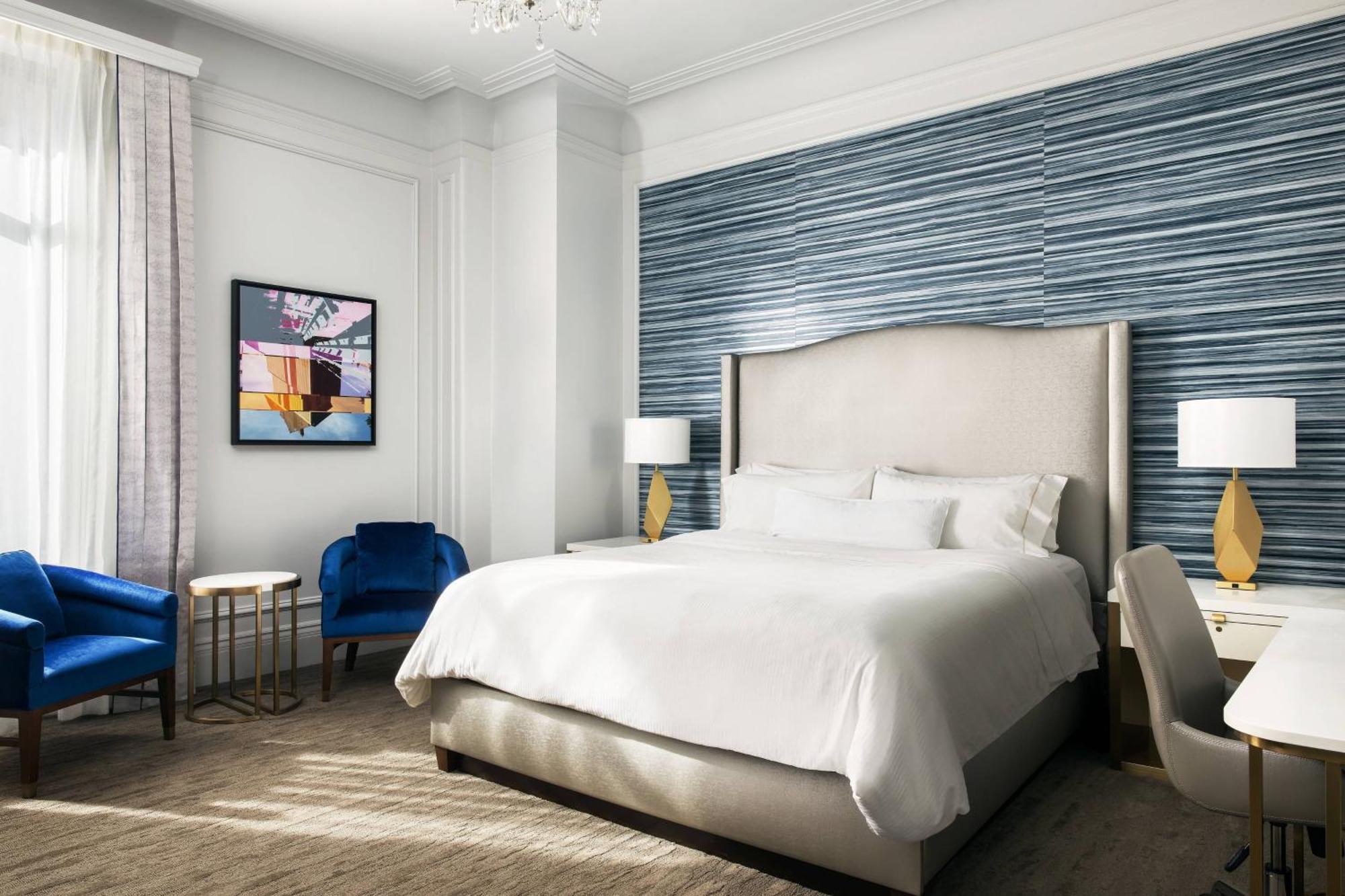 Traditional Guest room 1 King Limited view Landmark