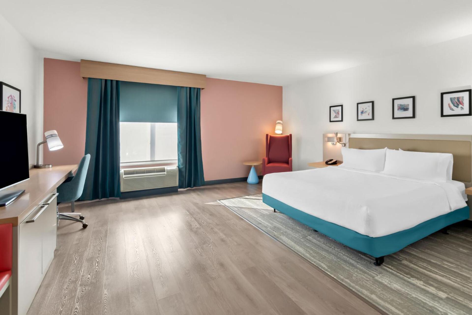 King Room Tub Mobility Hearing Access