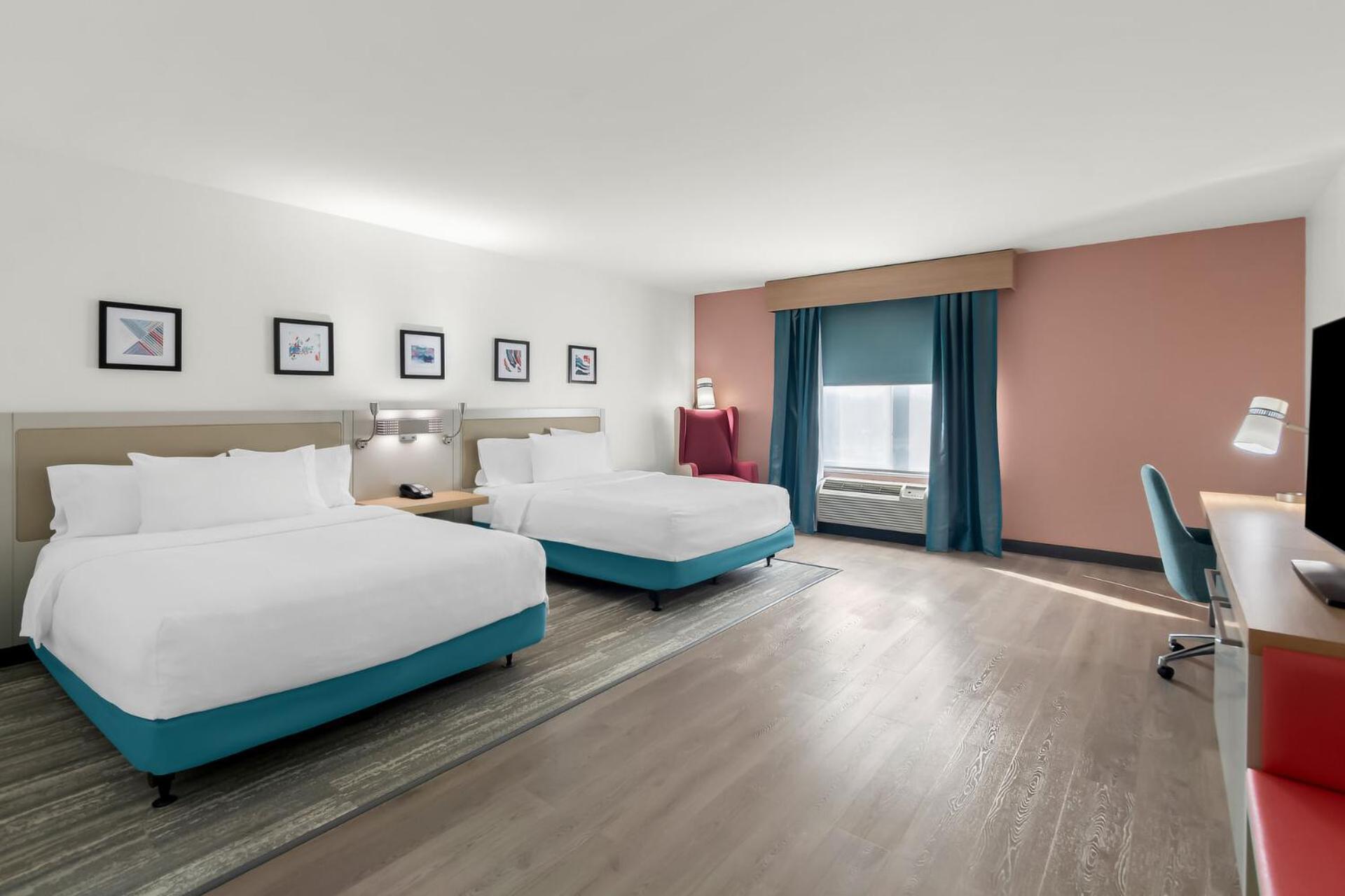 Queen Room Two Queen Beds-Mobility Hearing Accessible Bathtub
