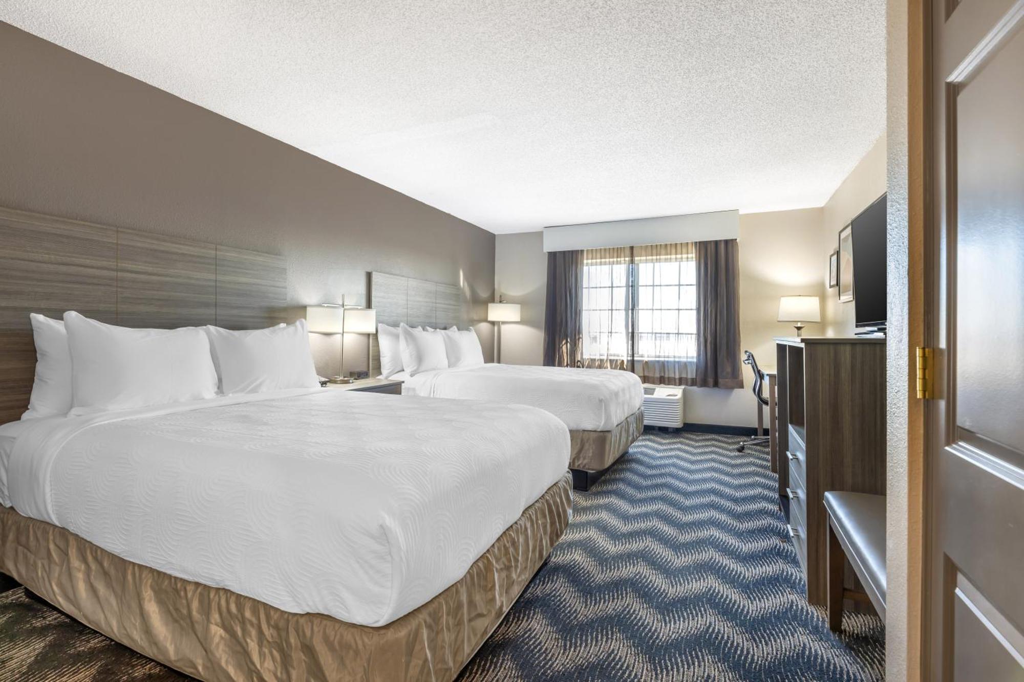 2 Queen Beds Nonsmoking