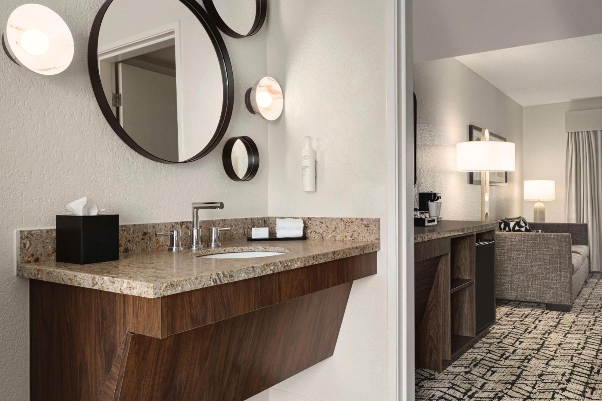 King Suite Accessible Tub Mobility Hearing Access or Non-Smoking