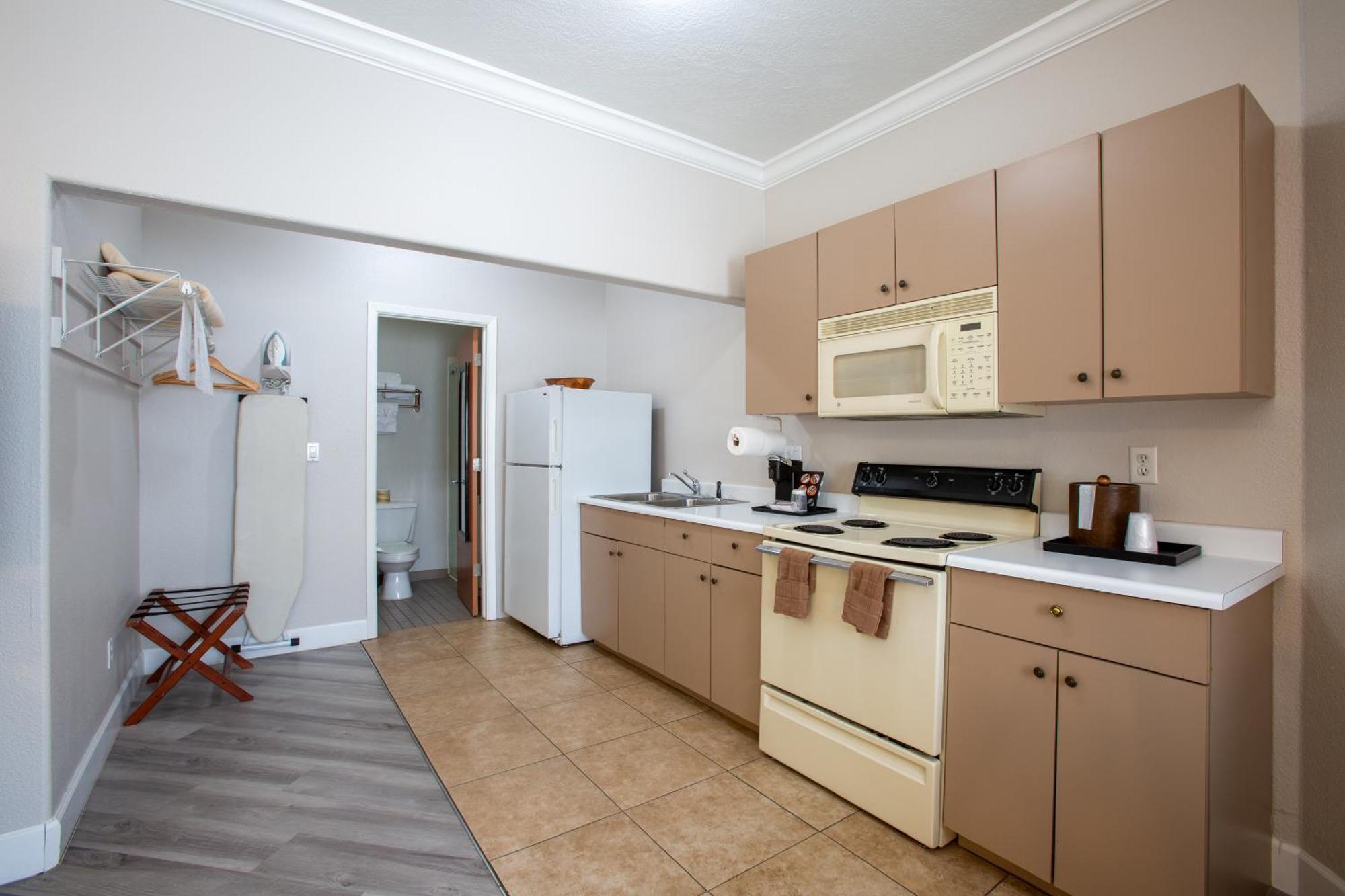 Cozy Kitchenette King Suite