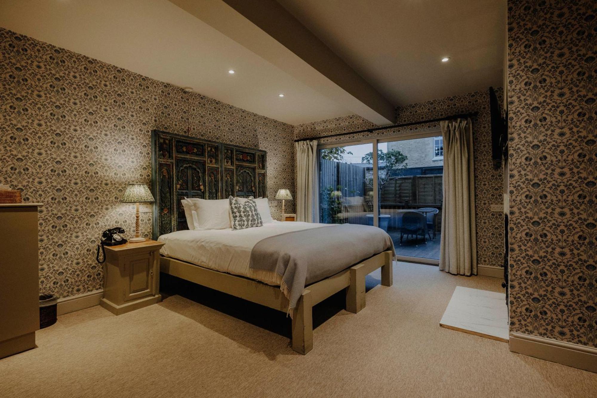Medium Room