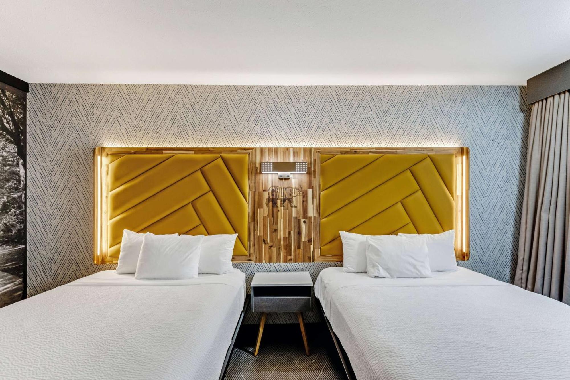 Deluxe Queen Room Two Queen Beds Non-Smoking