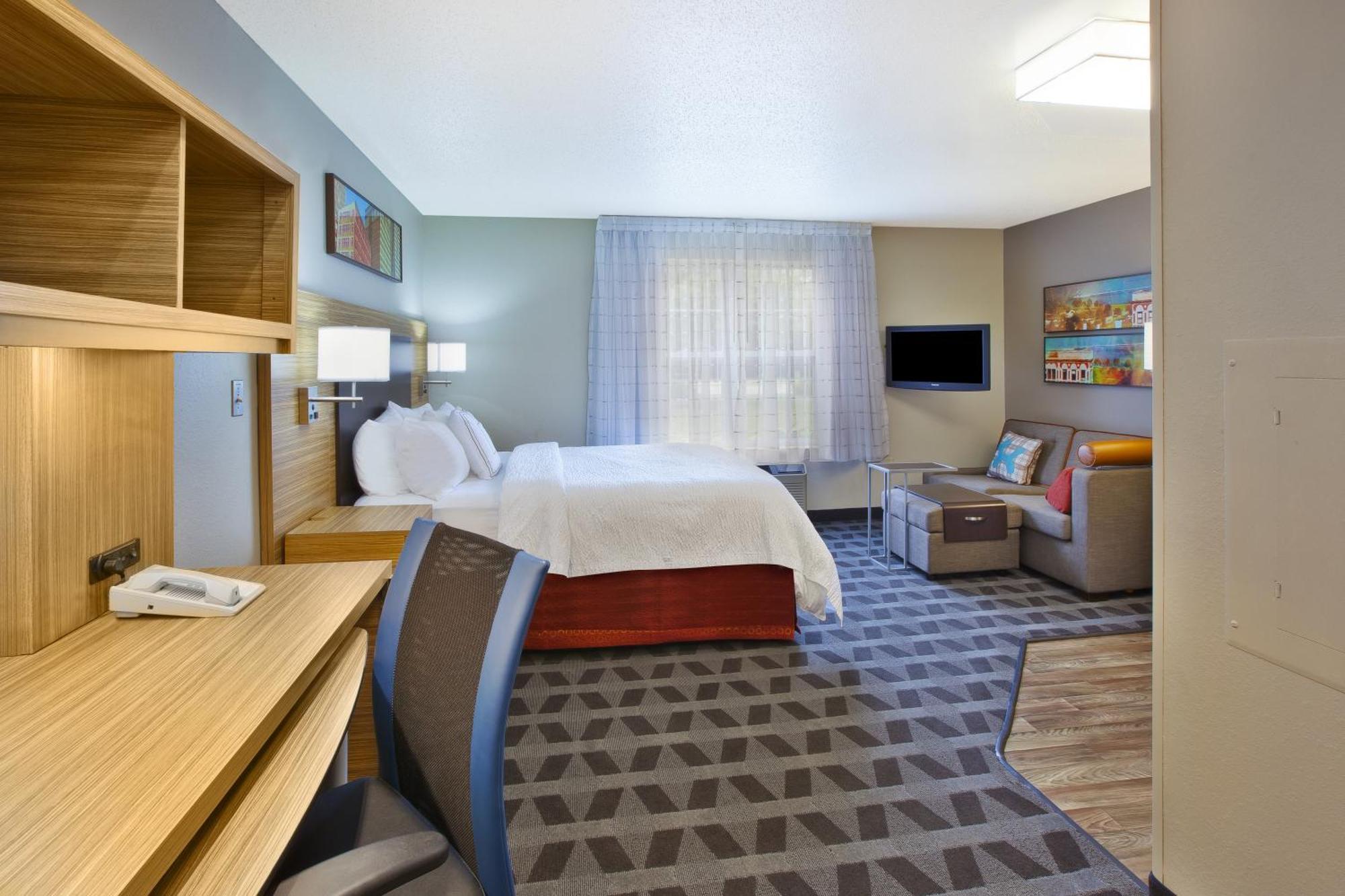 Queen Studio with Sofa Bed - Hearing Accessible